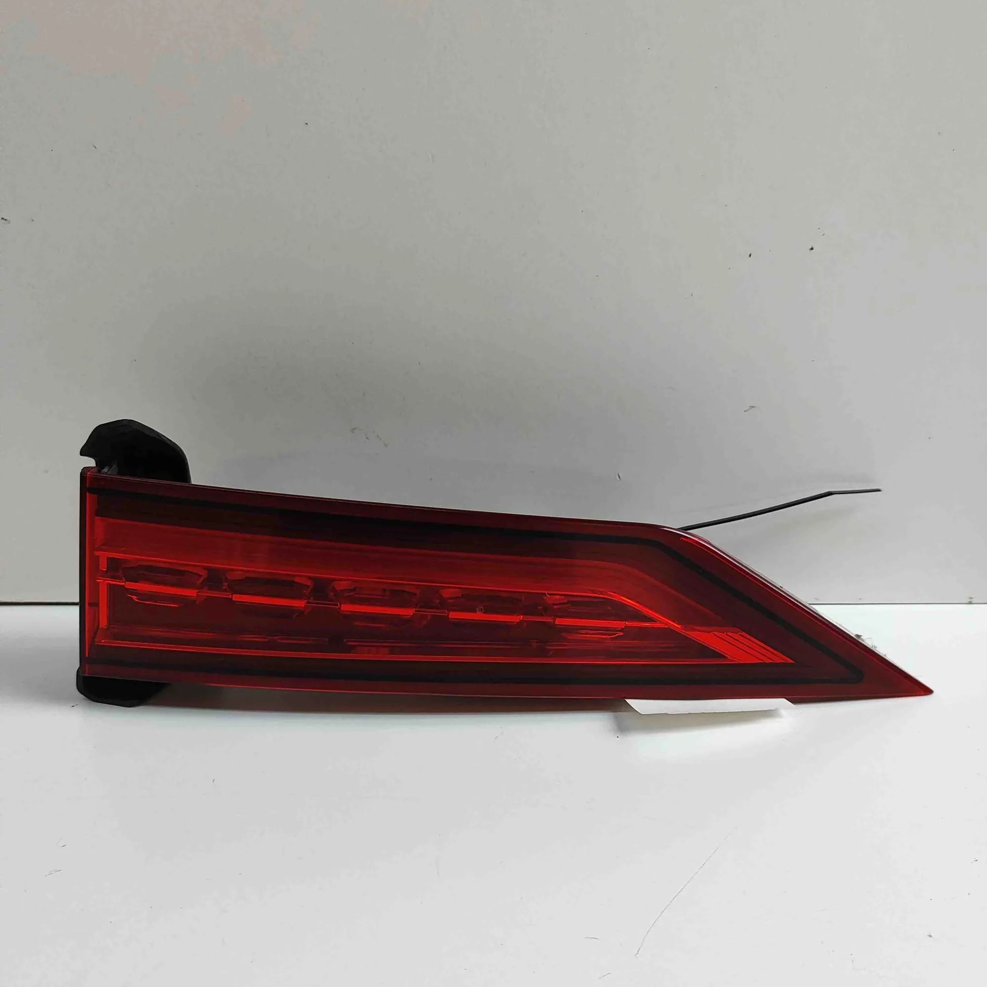 Volvo V60 Right Side Tailgate Tail Light Right Side Tailgate Tail Light — VOLVO V60 (II ...