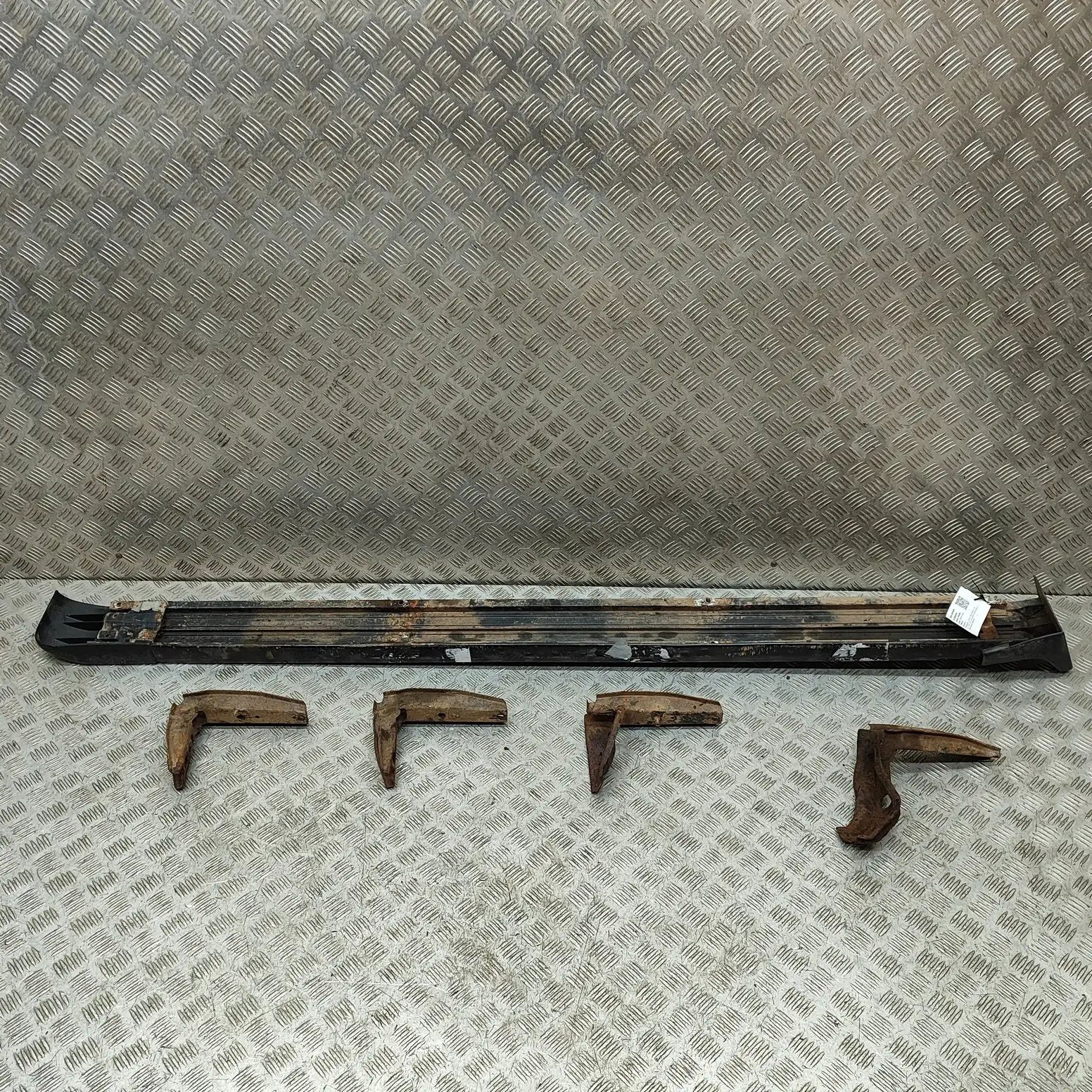Toyota Land Cruiser 100 Left Side Sideskirt Left Side Sideskirt — TOYOTA LAND CRUISER (100 ...