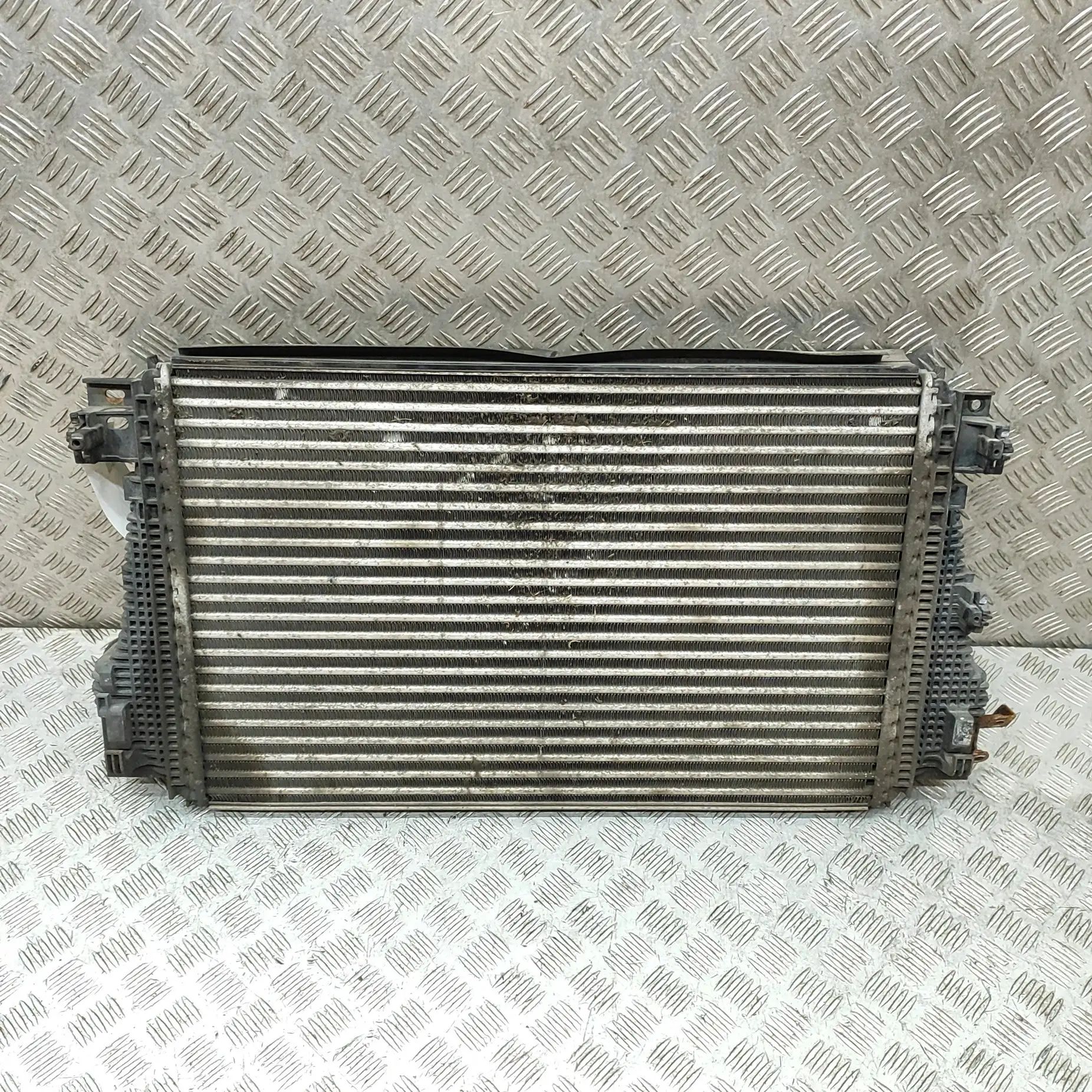 Volkswagen Amarok Intercooler radiator Intercooler radiator — VW AMAROK (2H_, S1B) (20...