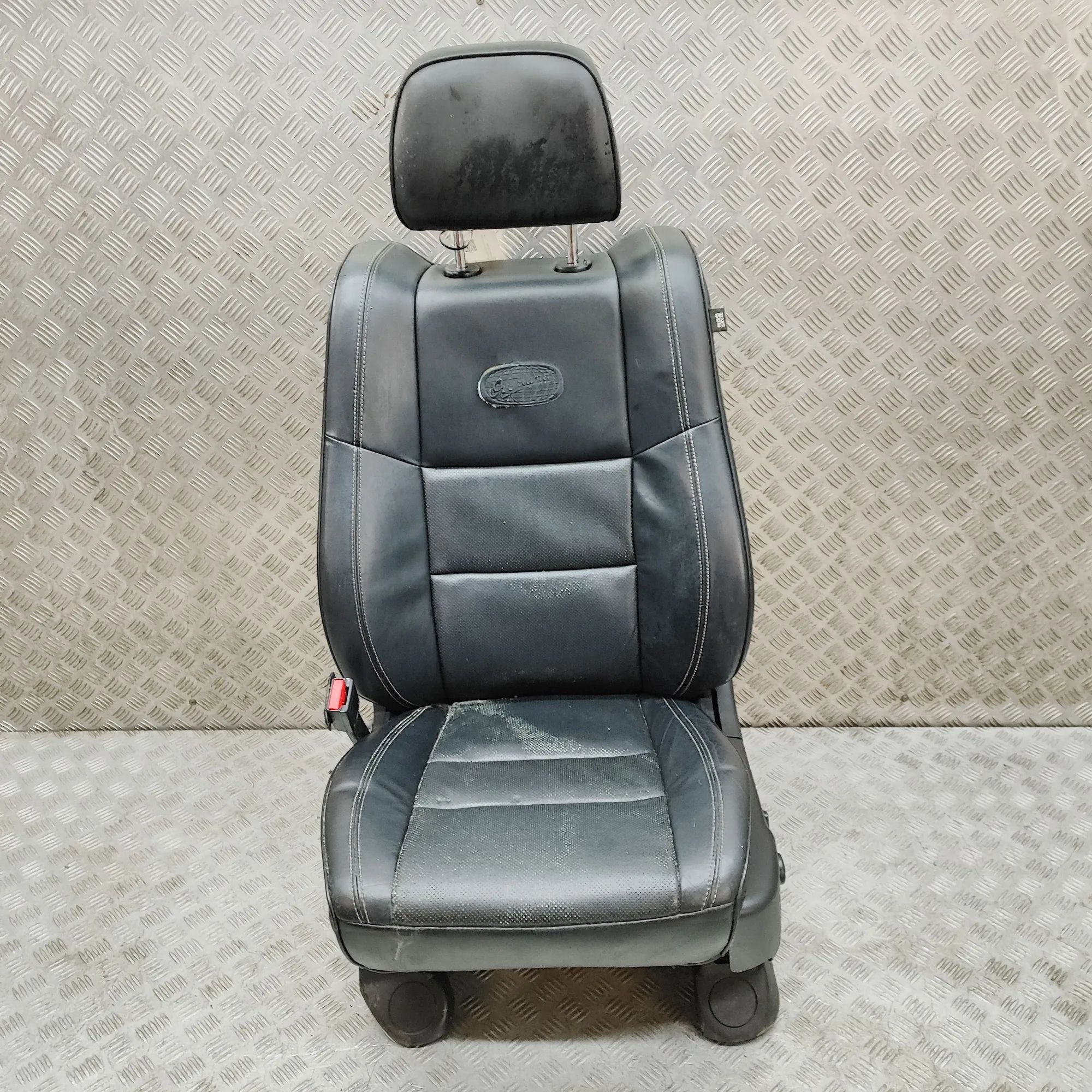 Jeep Grand Cherokee (WK) Front Left Seat Front left seat — JEEP GRAND CHEROKEE (IV WK, W...