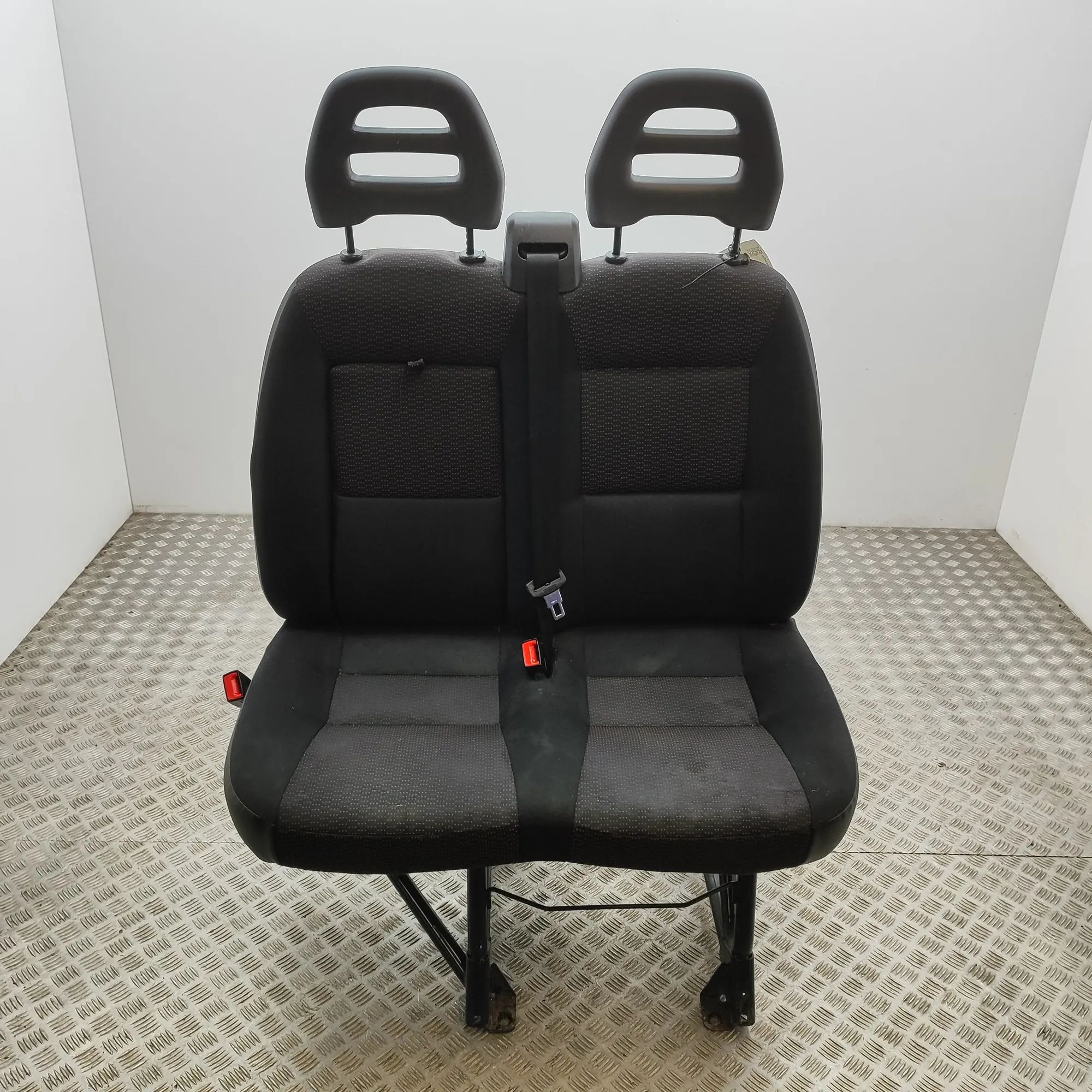 Peugeot Boxer Front Left Seat Front left seat — PEUGEOT BOXER (Platform/chass...
