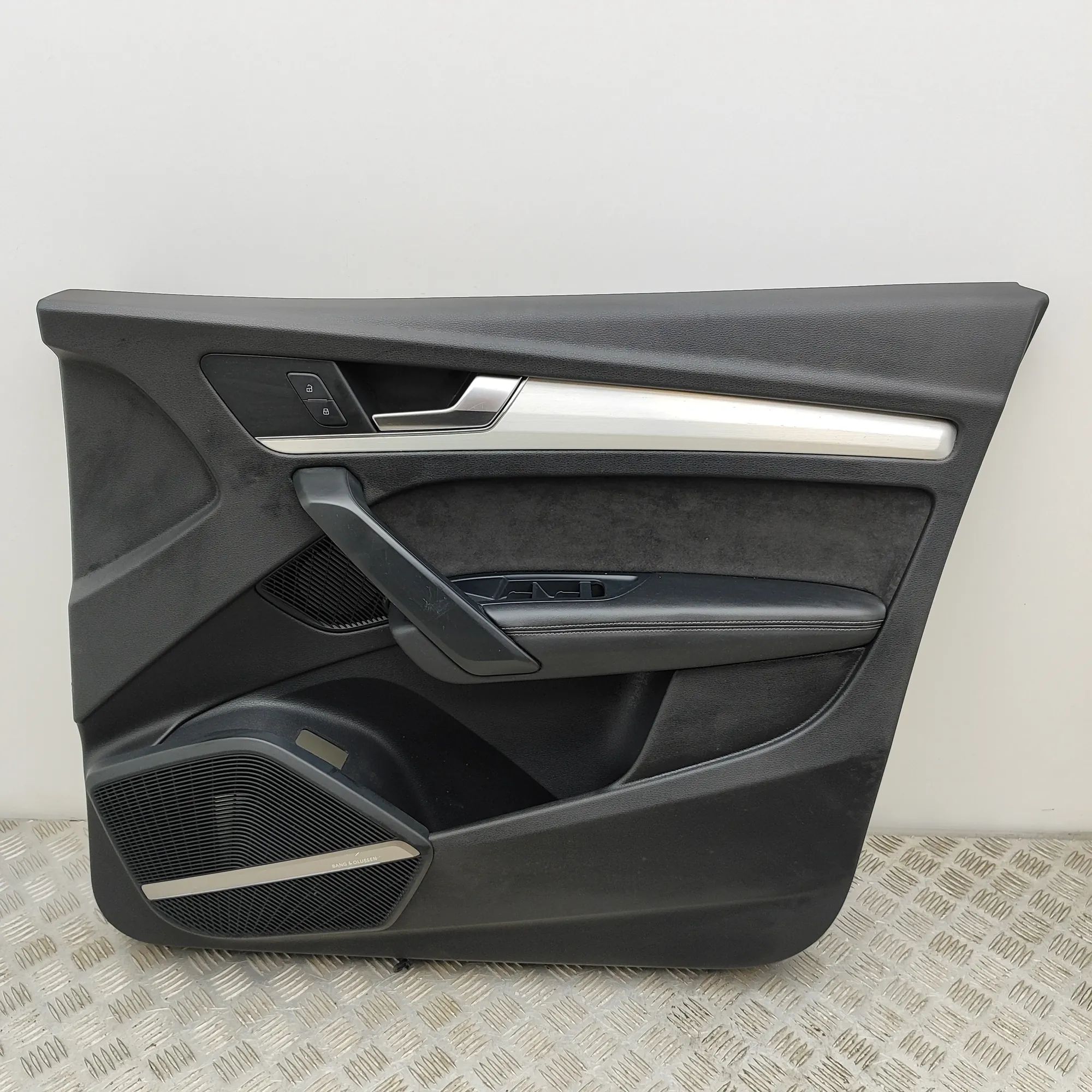 Audi Q5 (8R) Front Right Door Panel Front Right Door Panel — AUDI Q5 (FY) (2016-......