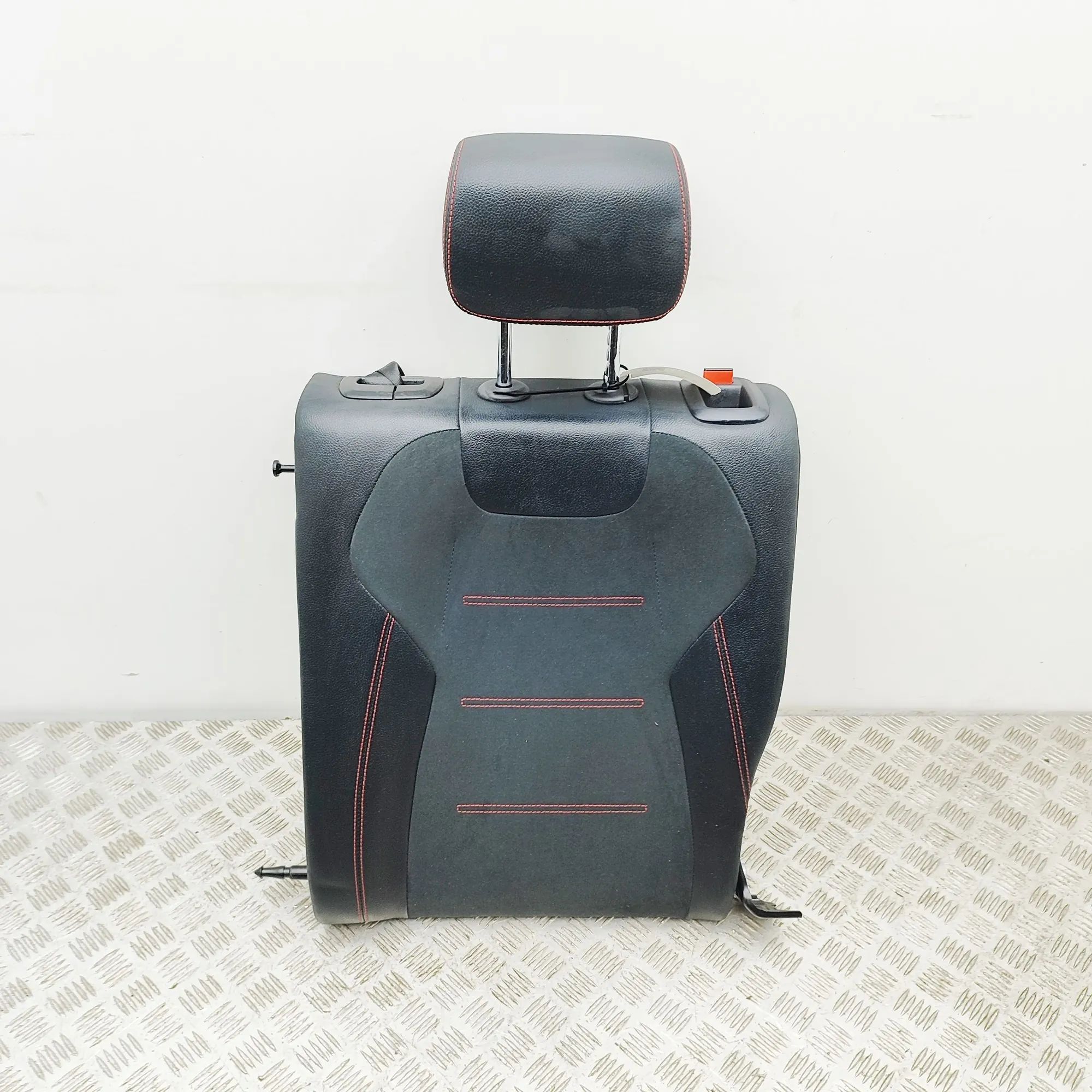 Mercedes-Benz GLA / EQA (H247) Rear seat Rear seat — MERCEDES BENZ GLA (H247) (2020-...)...