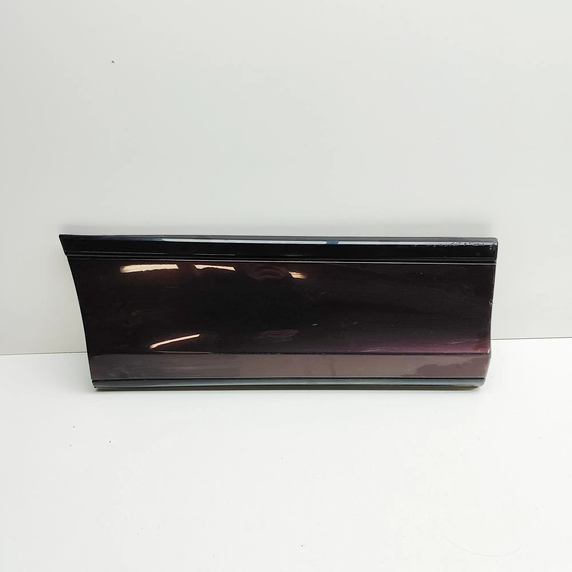 Land Rover Range Rover (L405) Lower door moulding — rear — right Lower door moulding — rear — right — LAND ROVER...