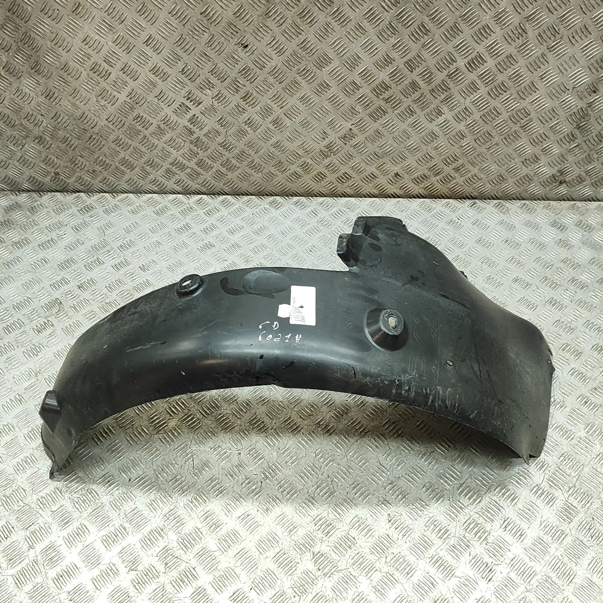 Porsche 911 (991) Wheel arch liner — front — right — rear section Wheel arch liner — front — right — rear section...