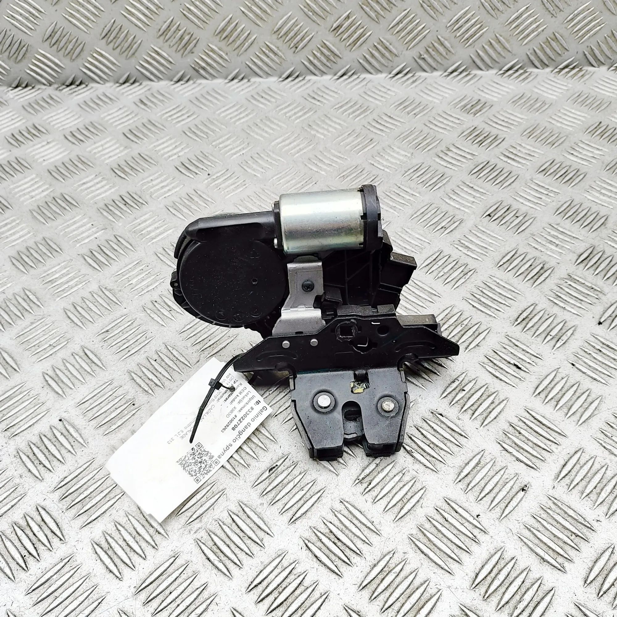 Cadillac Escalade Tailgate Boot Lock Tailgate Boot Lock — CADILLAC ESCALADE (2014-.....