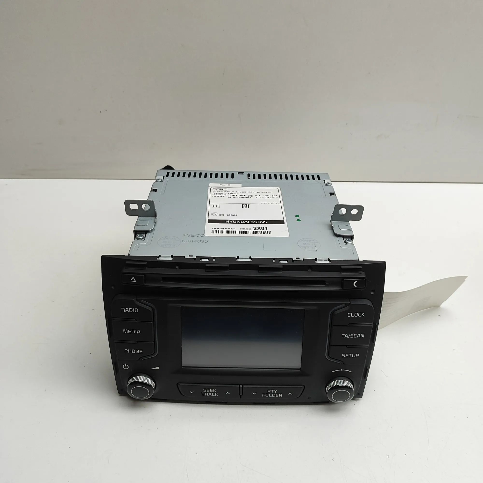 Kia Sportage Radio / CD / navigation head unit Radio / CD / navigation head unit — KIA SPORTAG...
