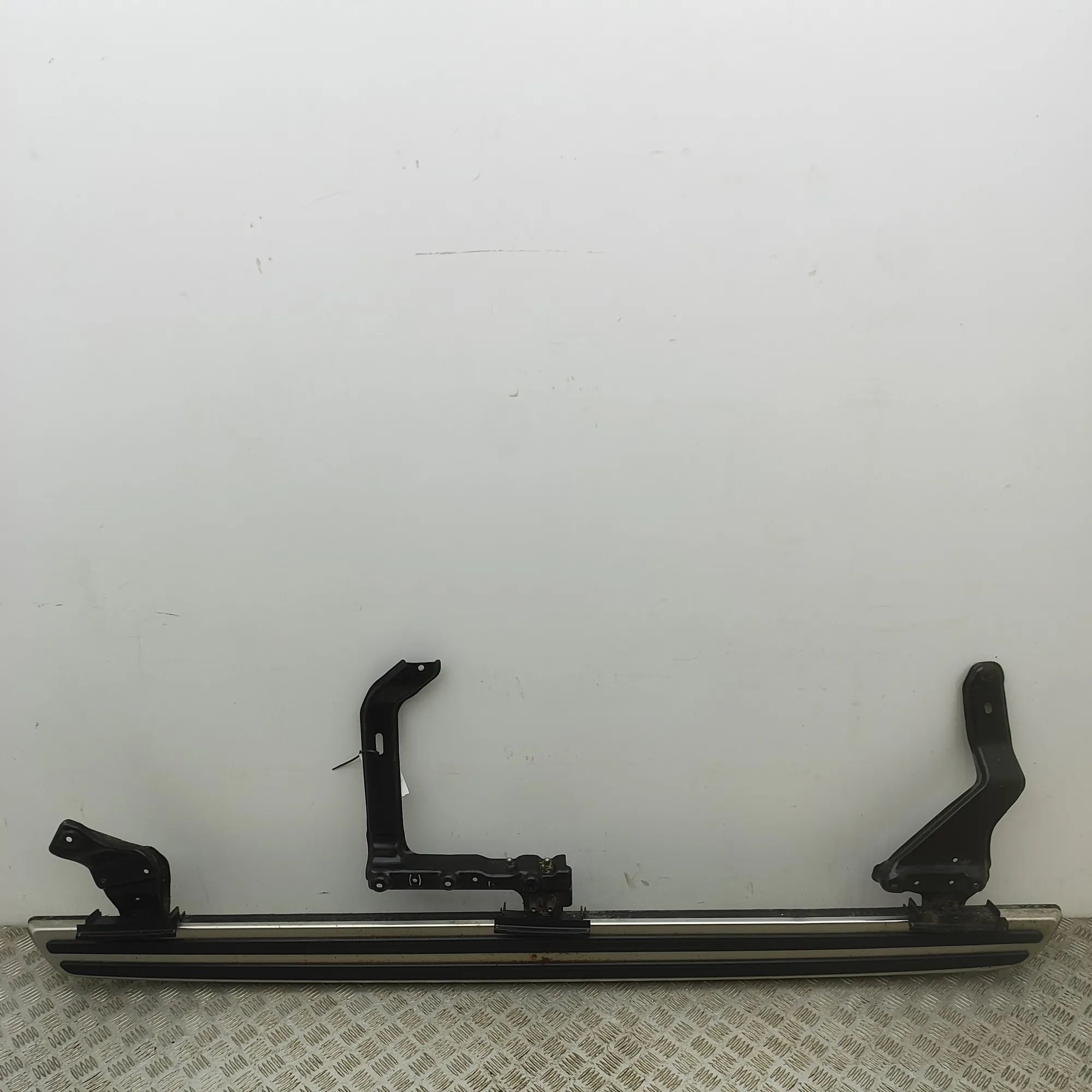 Audi Q5 (8R) Left Side Metalic Sideskirt Cover Left Side Metalic Sideskirt Cover — AUDI Q5 (FY...