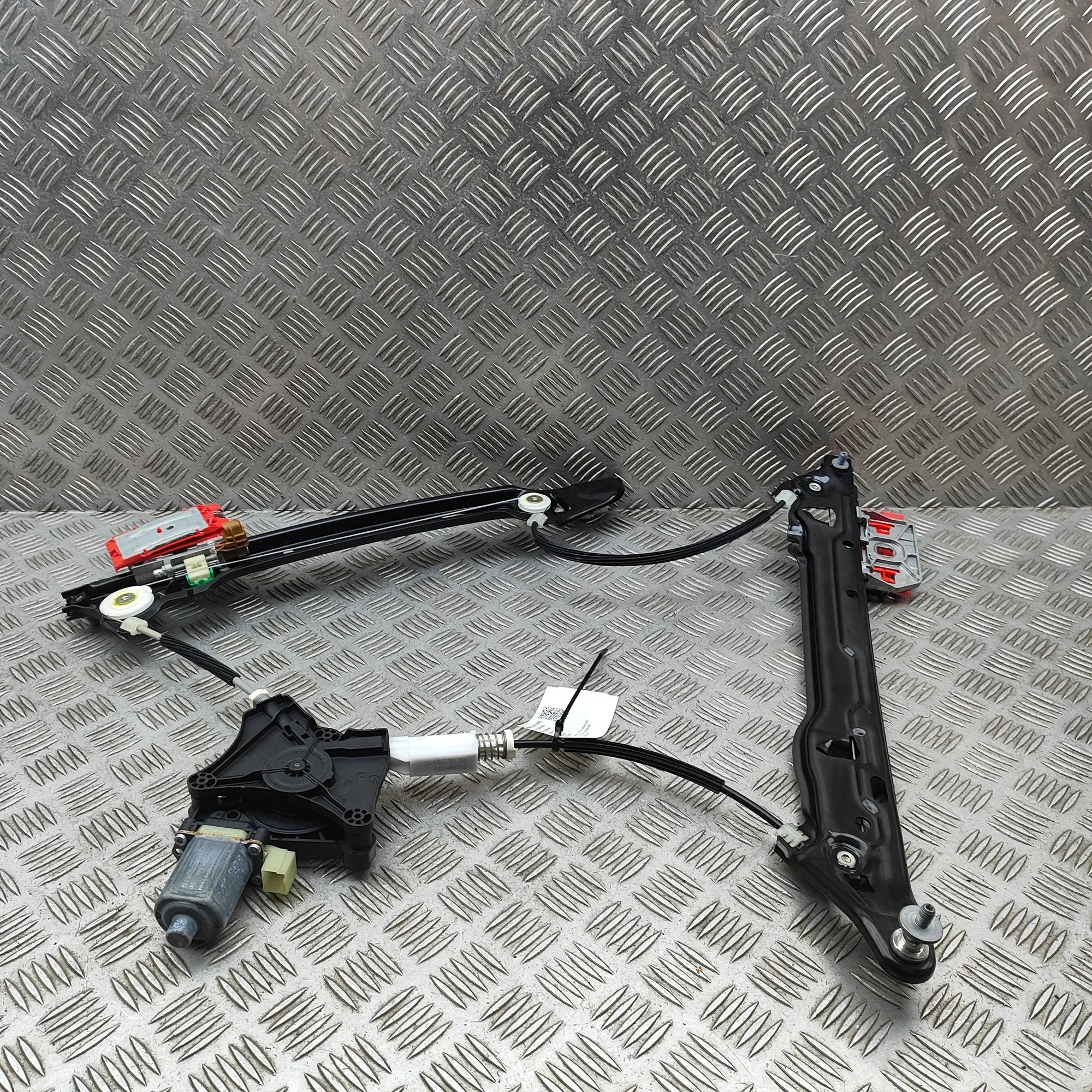 Porsche Macan (XAB) Front Left Door Window Regulator Front Left Door Window Regulator — PORSCHE MACA...