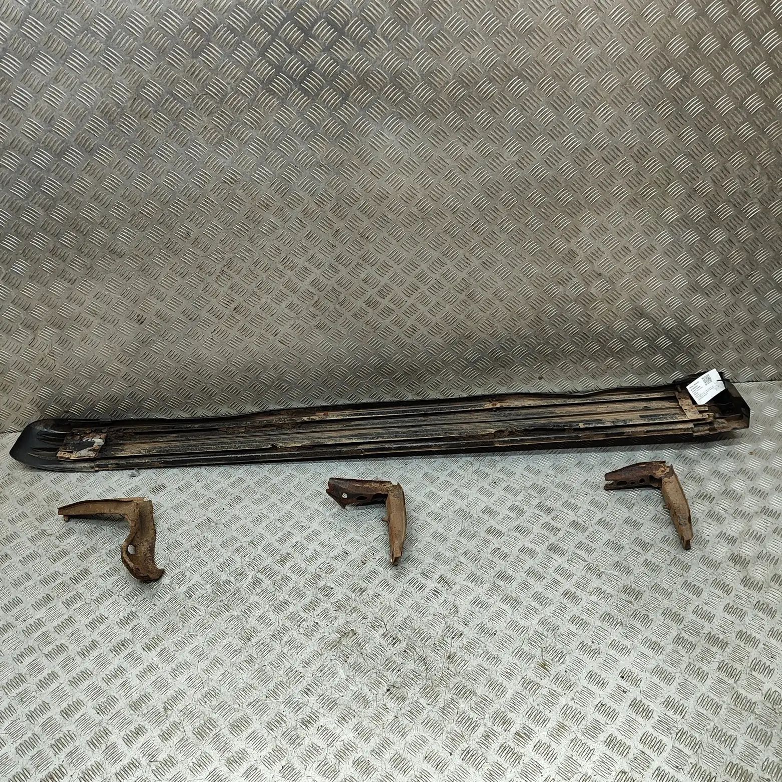 Toyota Land Cruiser 100 Right Side Sideskirt Right Side Sideskirt — TOYOTA LAND CRUISER (100...