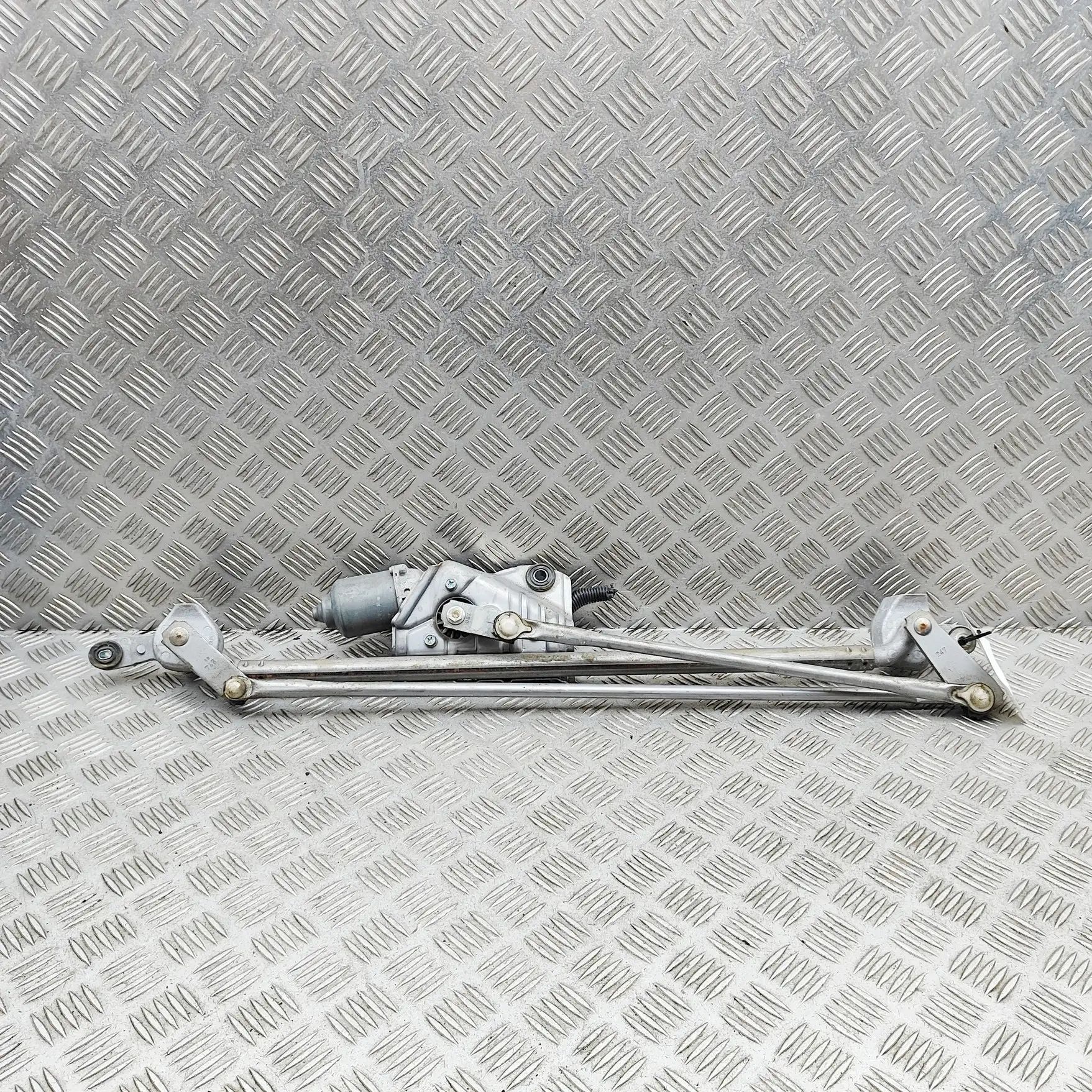 Cadillac Escalade Front Windshield Wiper Mechanism Front Windshield Wiper Mechanism — CADILLAC ESC...