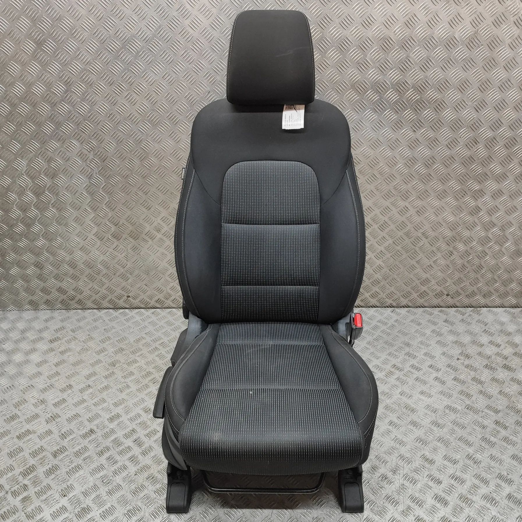 Kia Sportage Front Right Seat Front right seat — KIA SPORTAGE (QL) (2015-...)...
