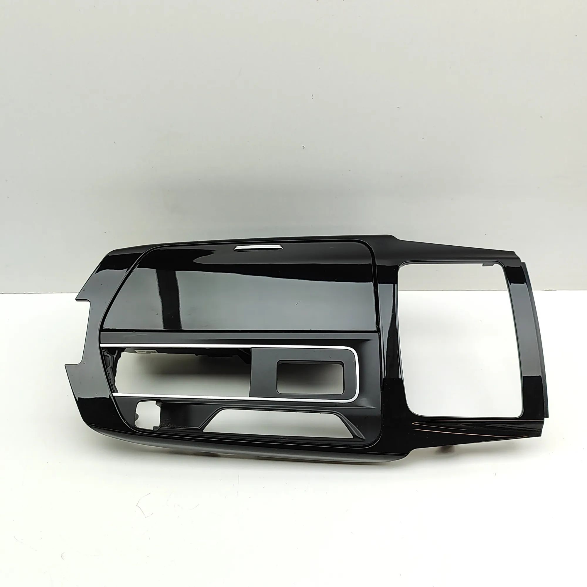 Maserati Levante Centre console trim Centre console trim — MASERATI LEVANTE (SUV M16...
