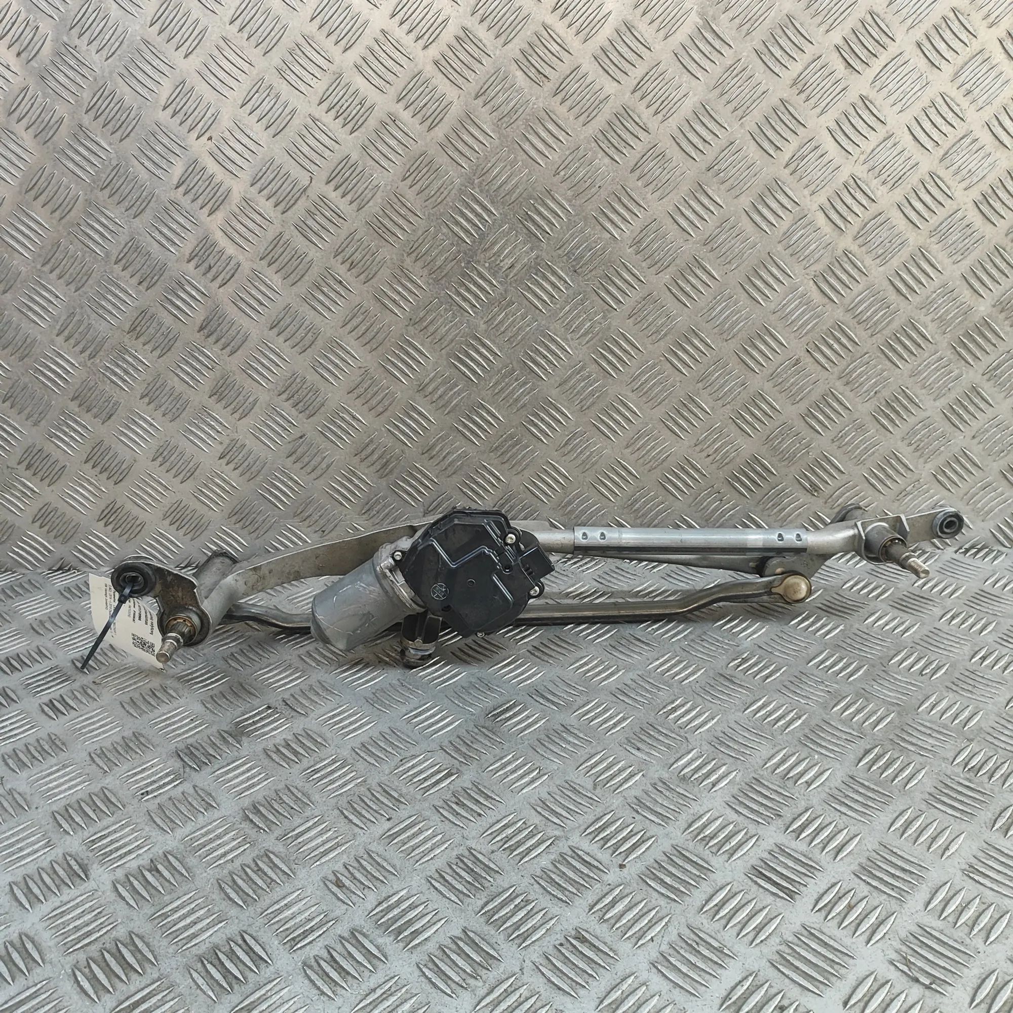 Land Rover Discovery Front Windshield Wiper Mechanism Front Windshield Wiper Mechanism — LAND ROVER D...