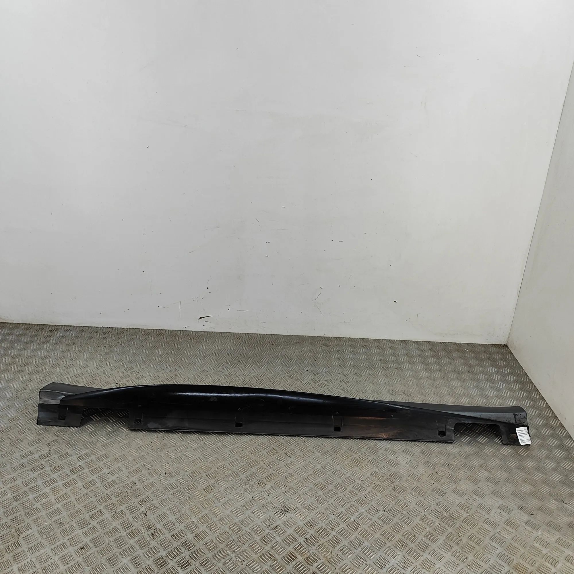 Infiniti Q30 Right Side Plastic Sideskirt Cover