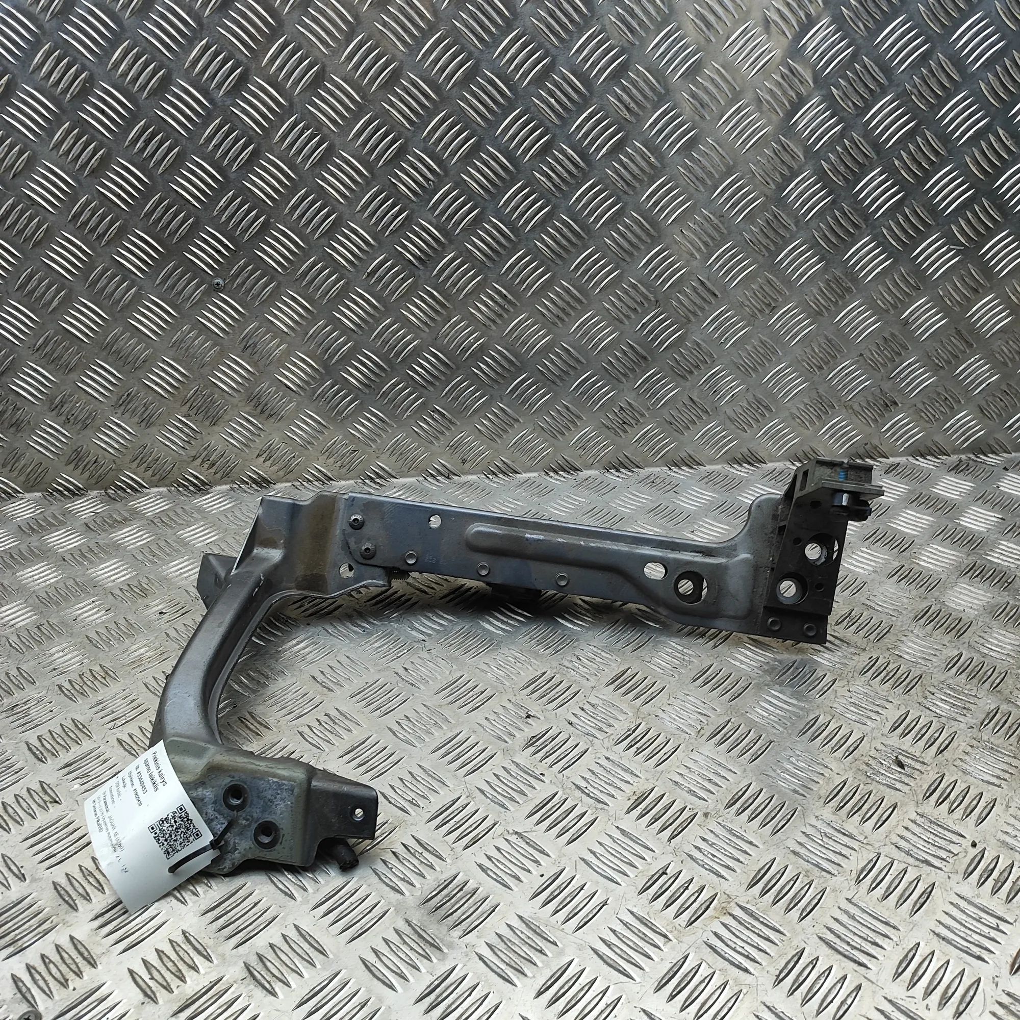 Jaguar XE Left Headlight Bracket Left Headlight Bracket — JAGUAR XE (X760) (2015...