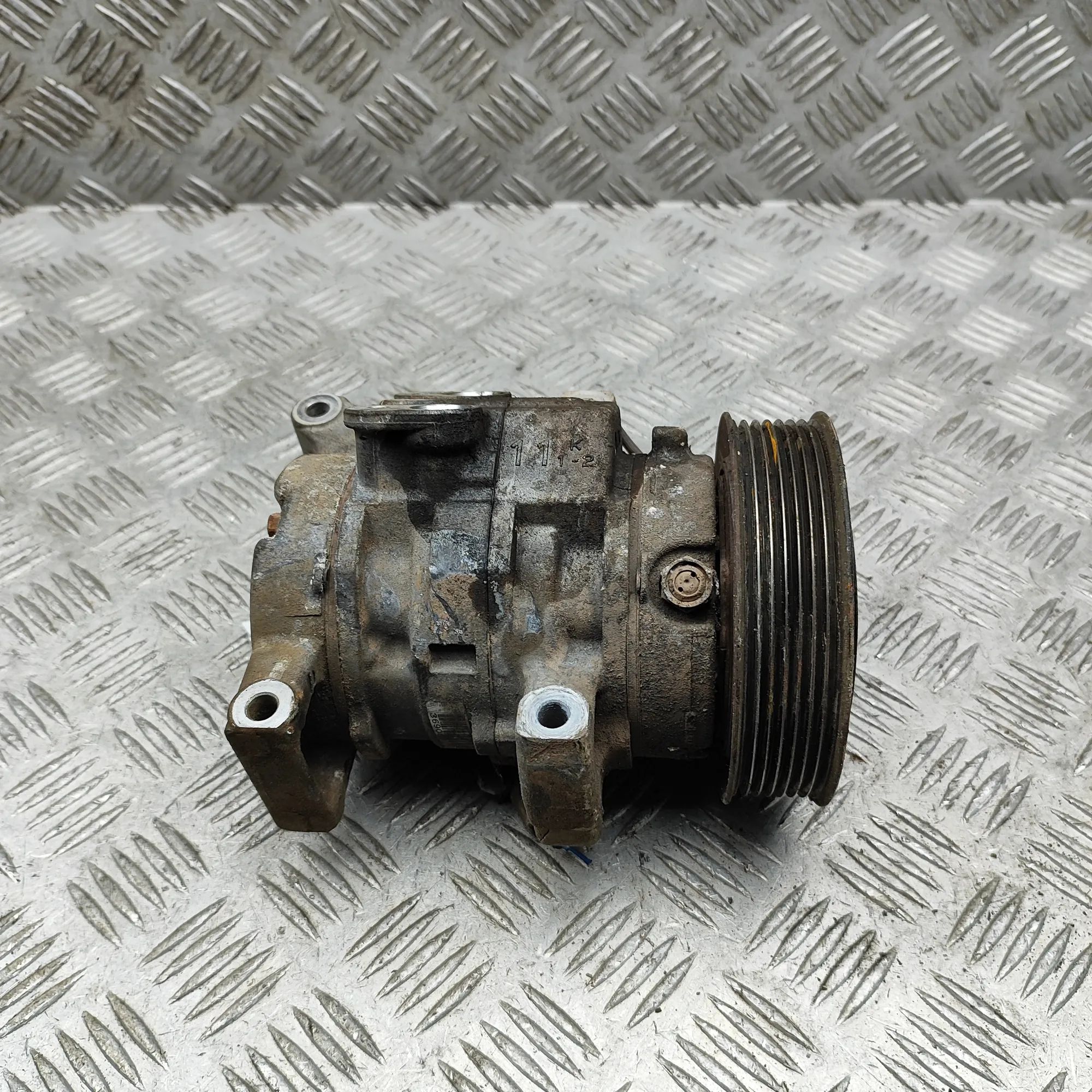 Toyota Hilux Air-conditioning compressor Air-conditioning compressor — TOYOTA HILUX (VII...