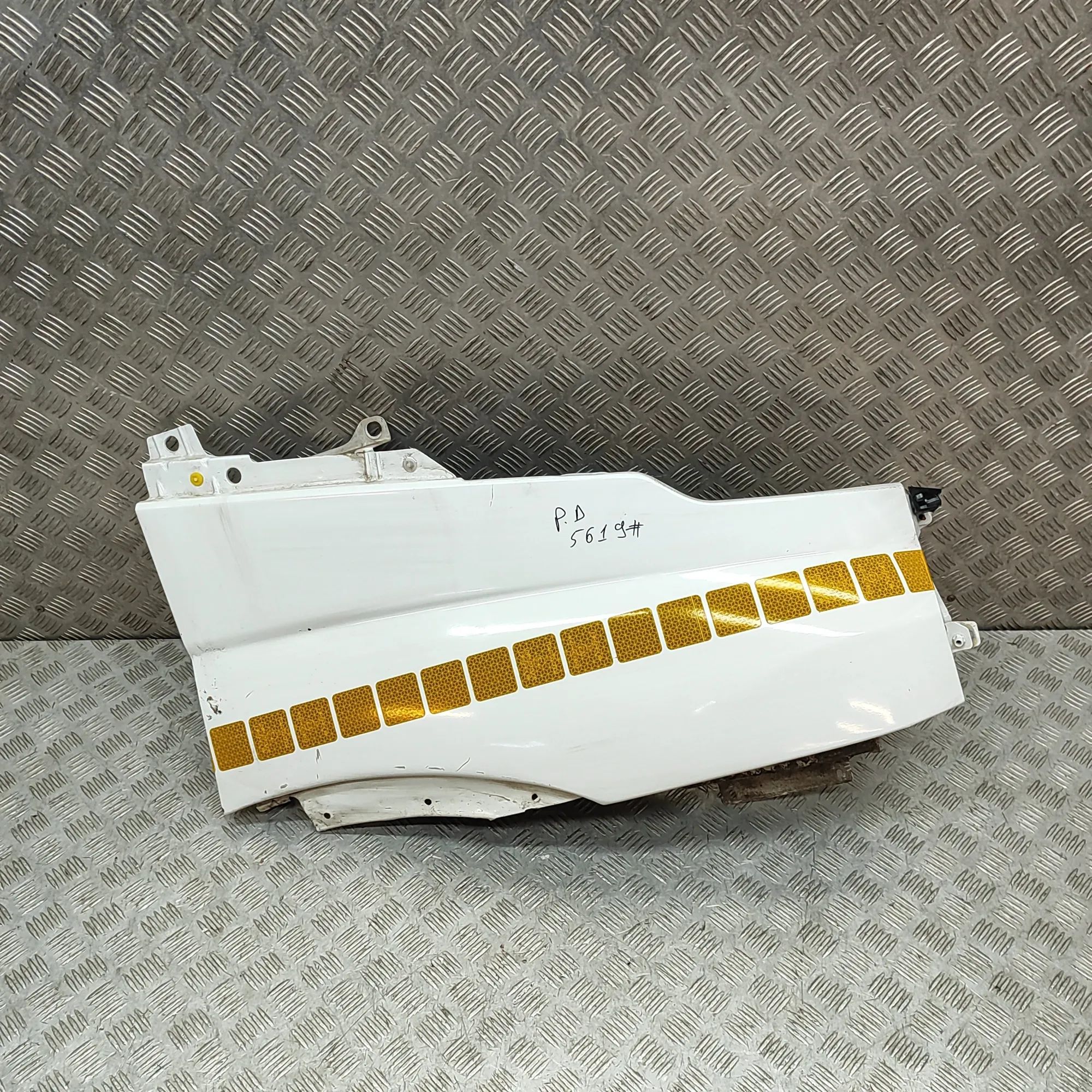 Iveco Daily Front Right Fender Front Right Fender — IVECO DAILY (VI Flatbed) (...