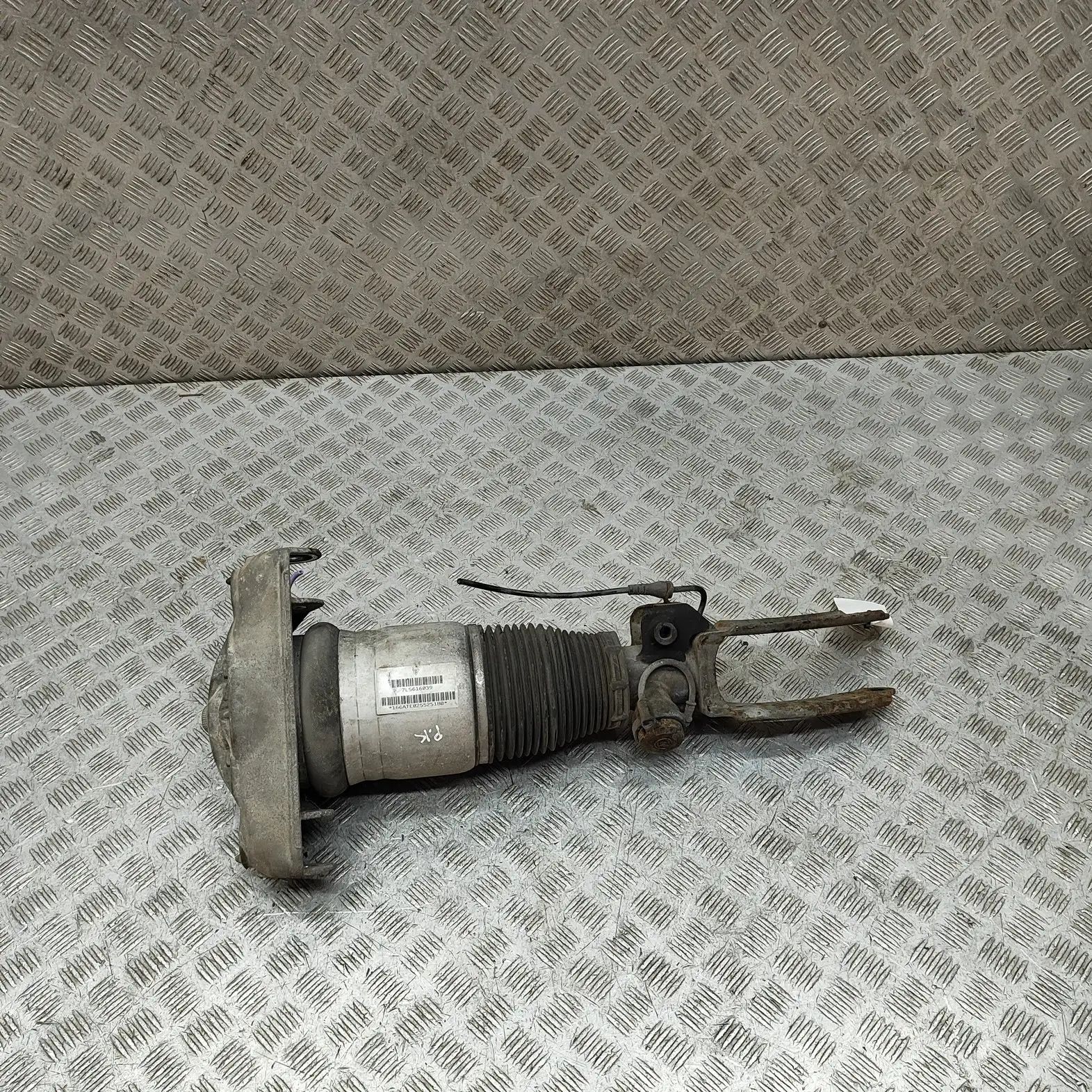 Porsche Cayenne Front Left Air Shock Absorber Front Left Air Shock Absorber — PORSCHE CAYENNE...