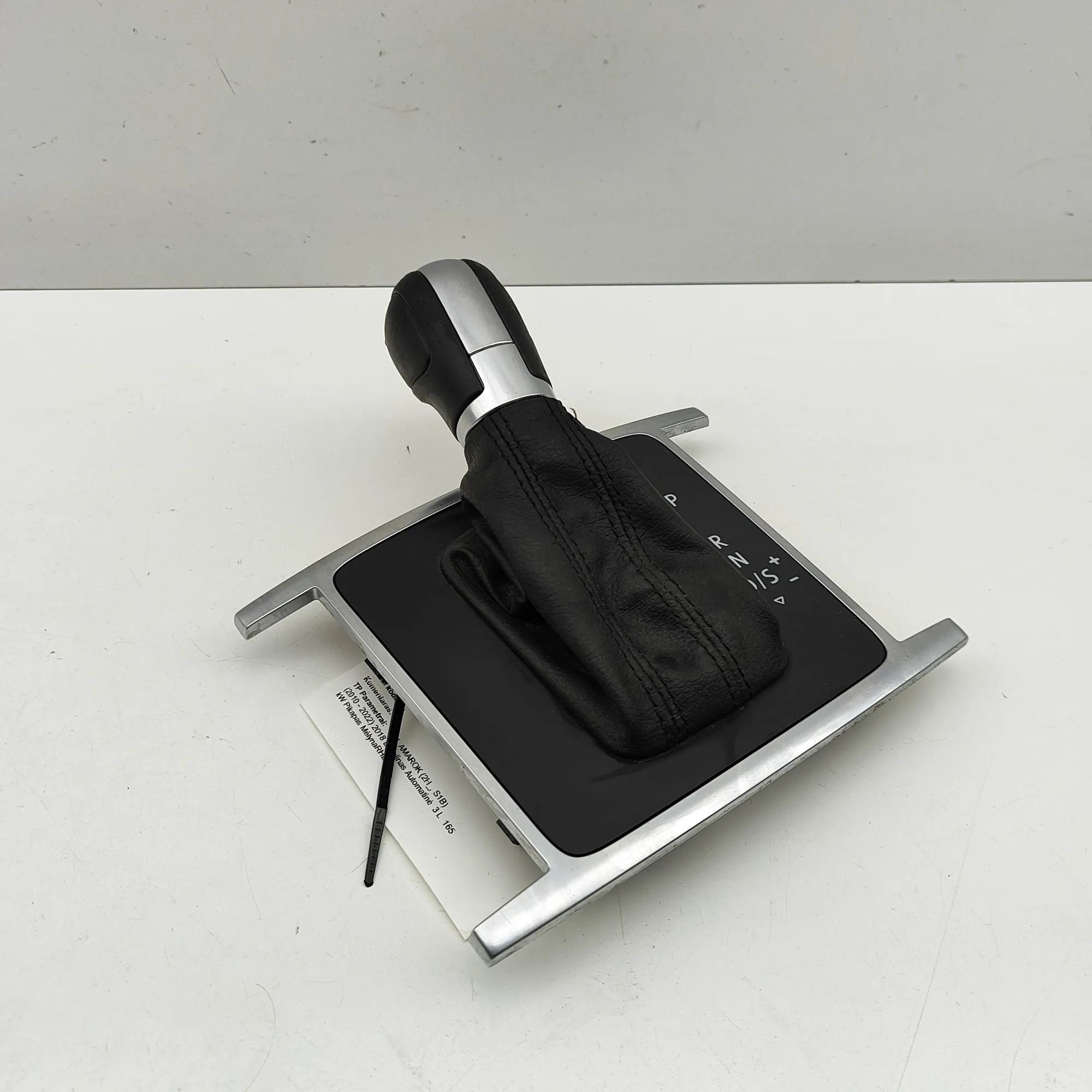 Volkswagen Amarok Gear lever knob Gear lever knob — VW AMAROK (2H_, S1B) (2010-20...