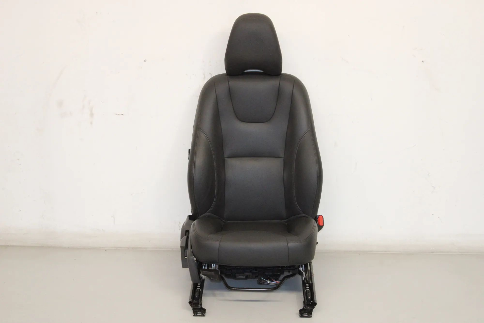 Volvo V60 Front Right Seat Front right seat — VOLVO V60 (2010-2018) — 3072...