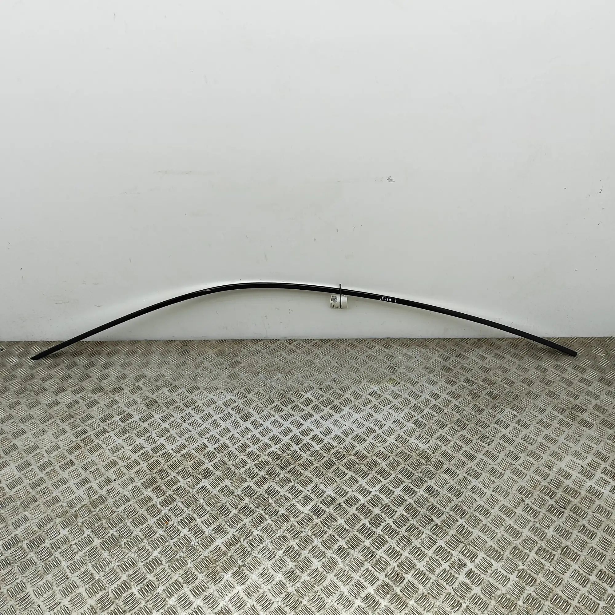 Maserati Levante Left Side Roof Strip Trim Left Side Roof Strip Trim — MASERATI LEVANTE (S...