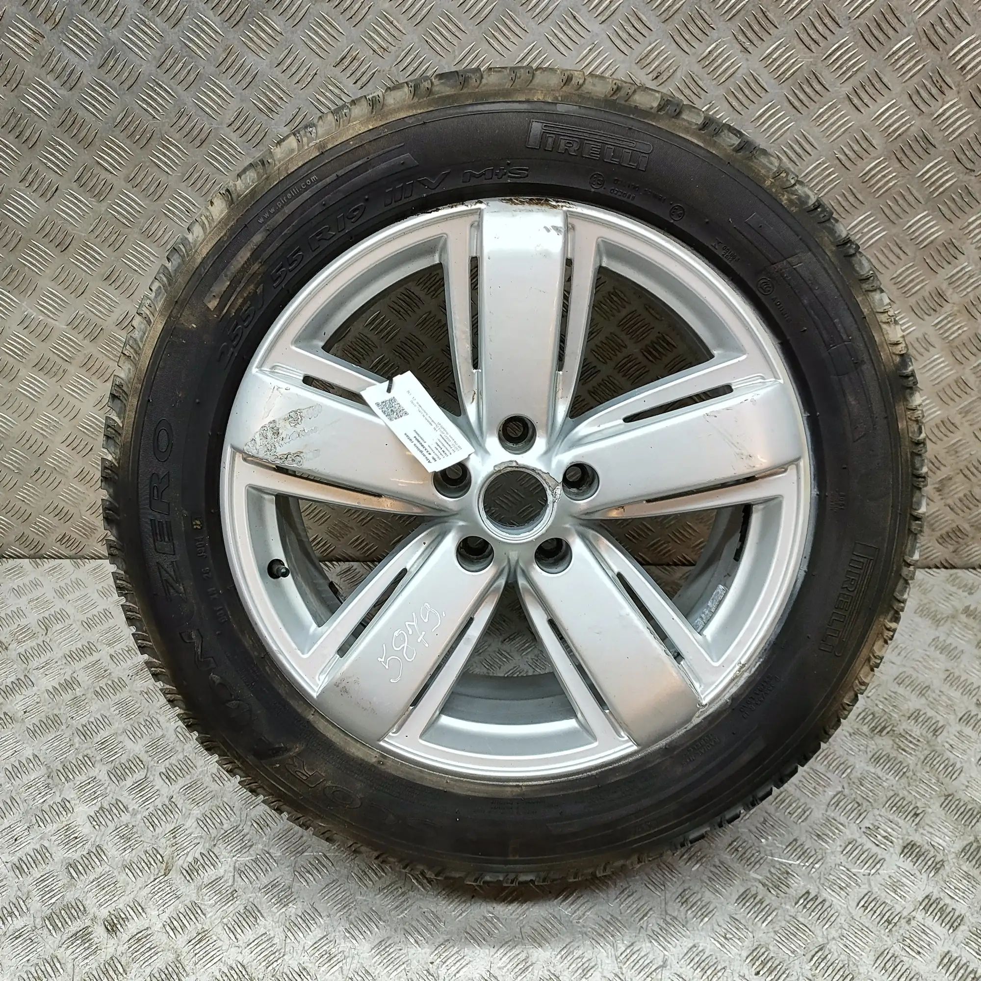 Volkswagen Amarok Spare Wheel Space Saver Spare Wheel Space Saver — VW AMAROK (2H_, S1B) ...