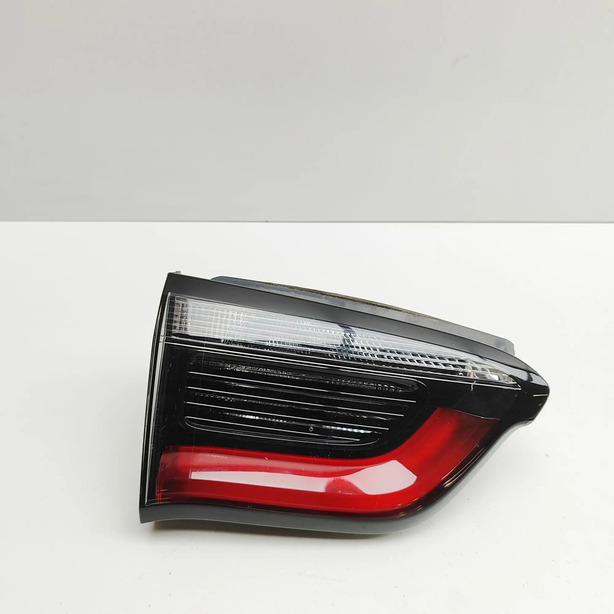 Jeep Compass Left Side Tailgate Tail Light Left Side Tailgate Tail Light — JEEP COMPASS (M...