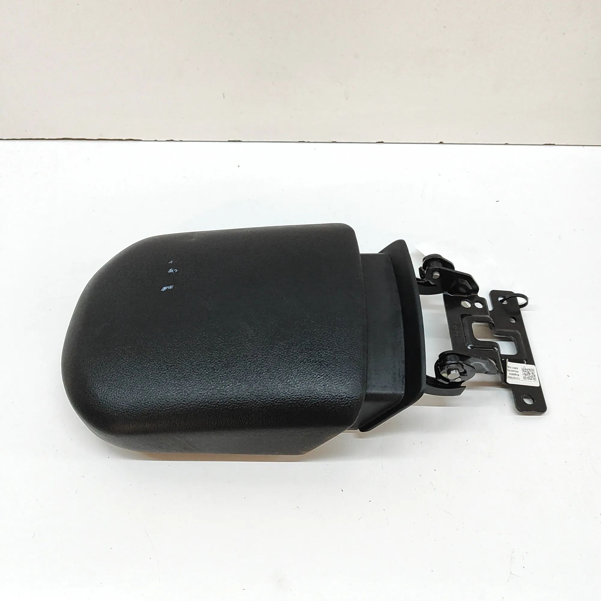 Kia Sportage Käsinoja Armrest — KIA SPORTAGE (V NQ5) (2021-...) — 846...