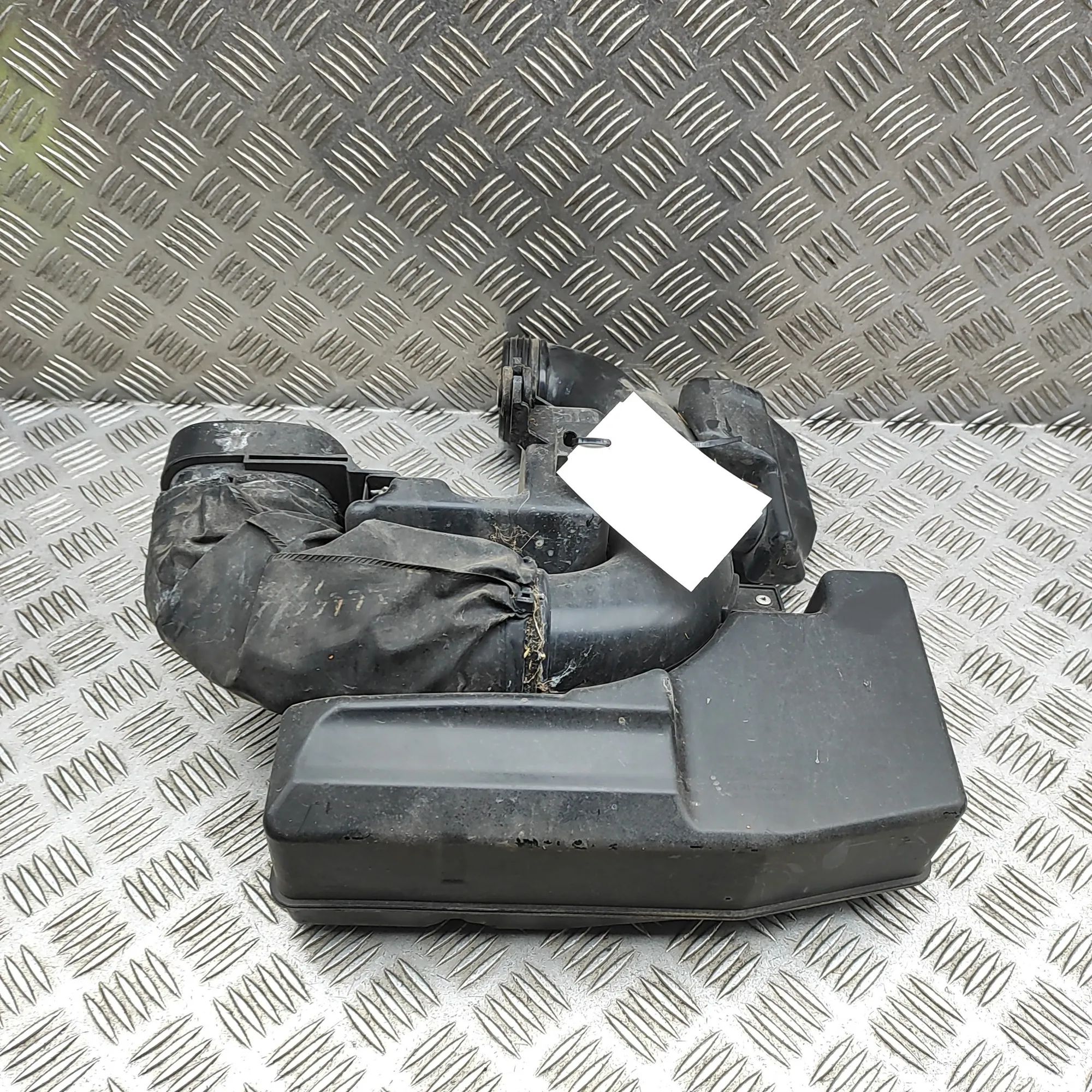 Kia ceed (JD) Intake resonator Intake resonator — KIA CEE\'D (JD) (2012-2018) ...