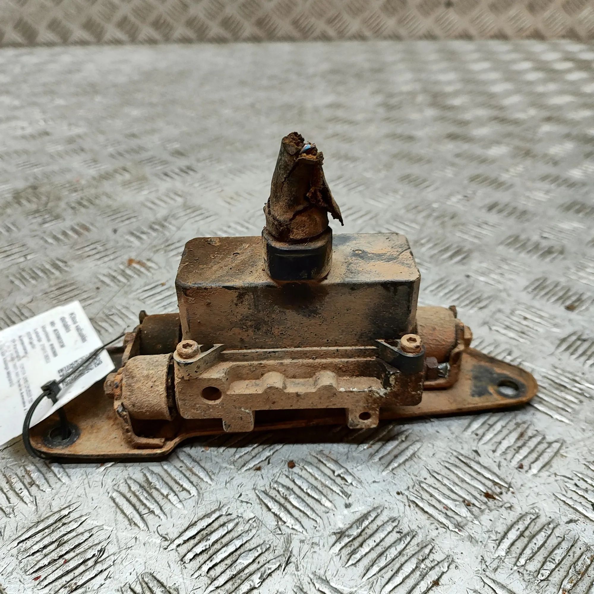 Toyota Land Cruiser 100 Suspension Control Unit Suspension control unit — TOYOTA LAND CRUISER (...