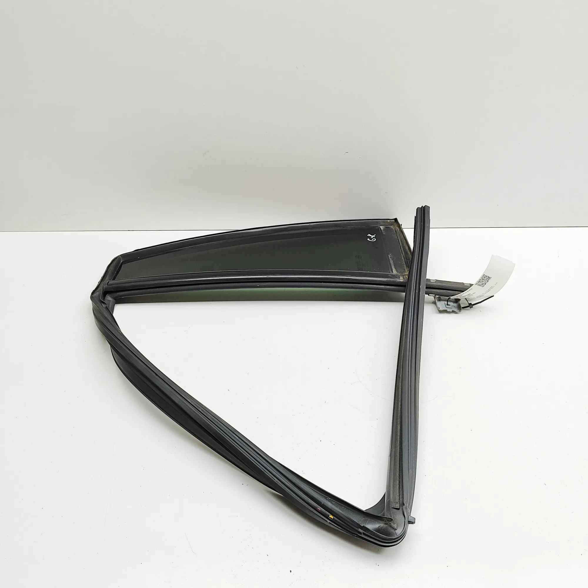 Cadillac Escalade Rear door left-hand window Rear door left-hand window — CADILLAC ESCALADE ...