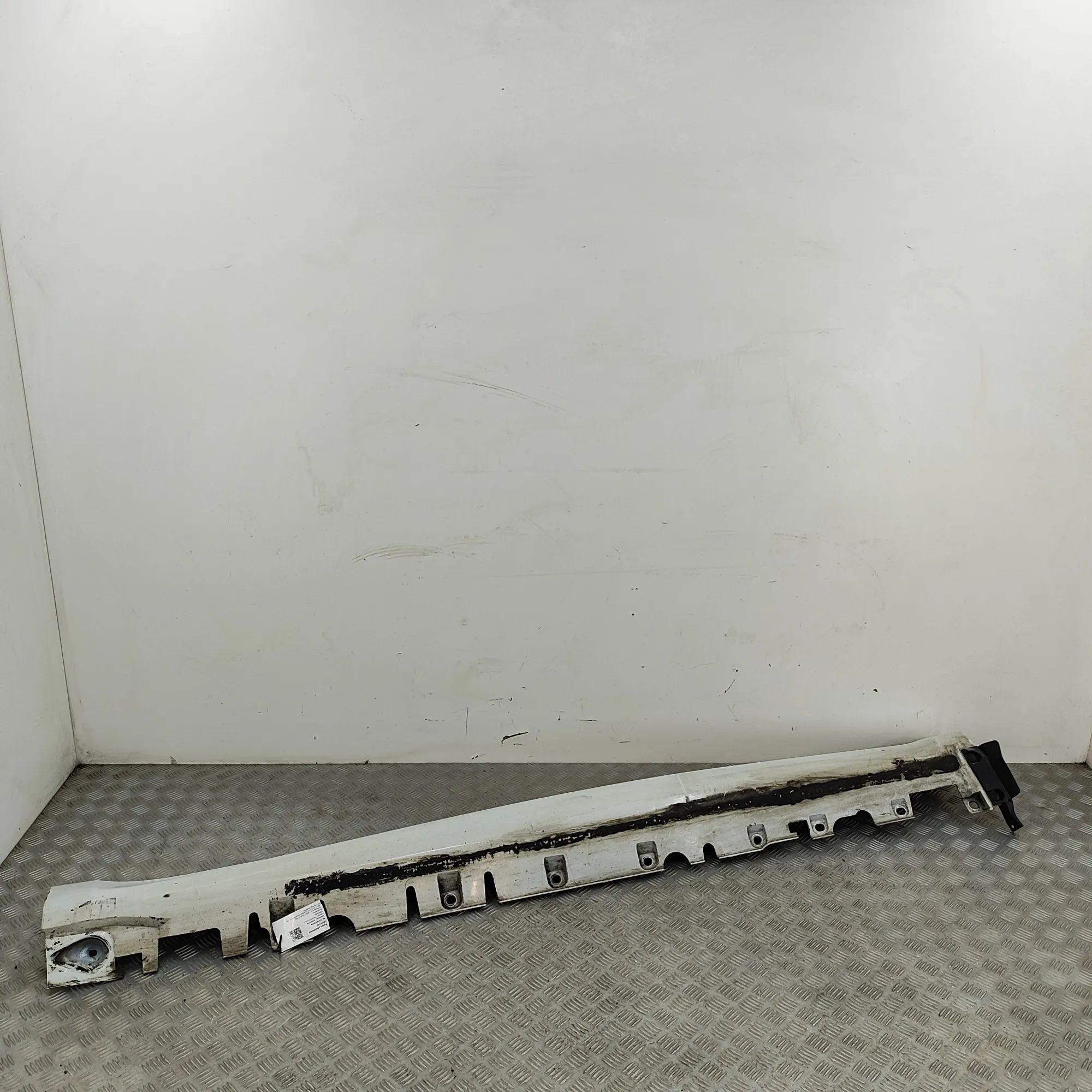 BMW X5 (F15) Left Side Plastic Sideskirt Cover Left Side Plastic Sideskirt Cover — BMW X5 (F15...