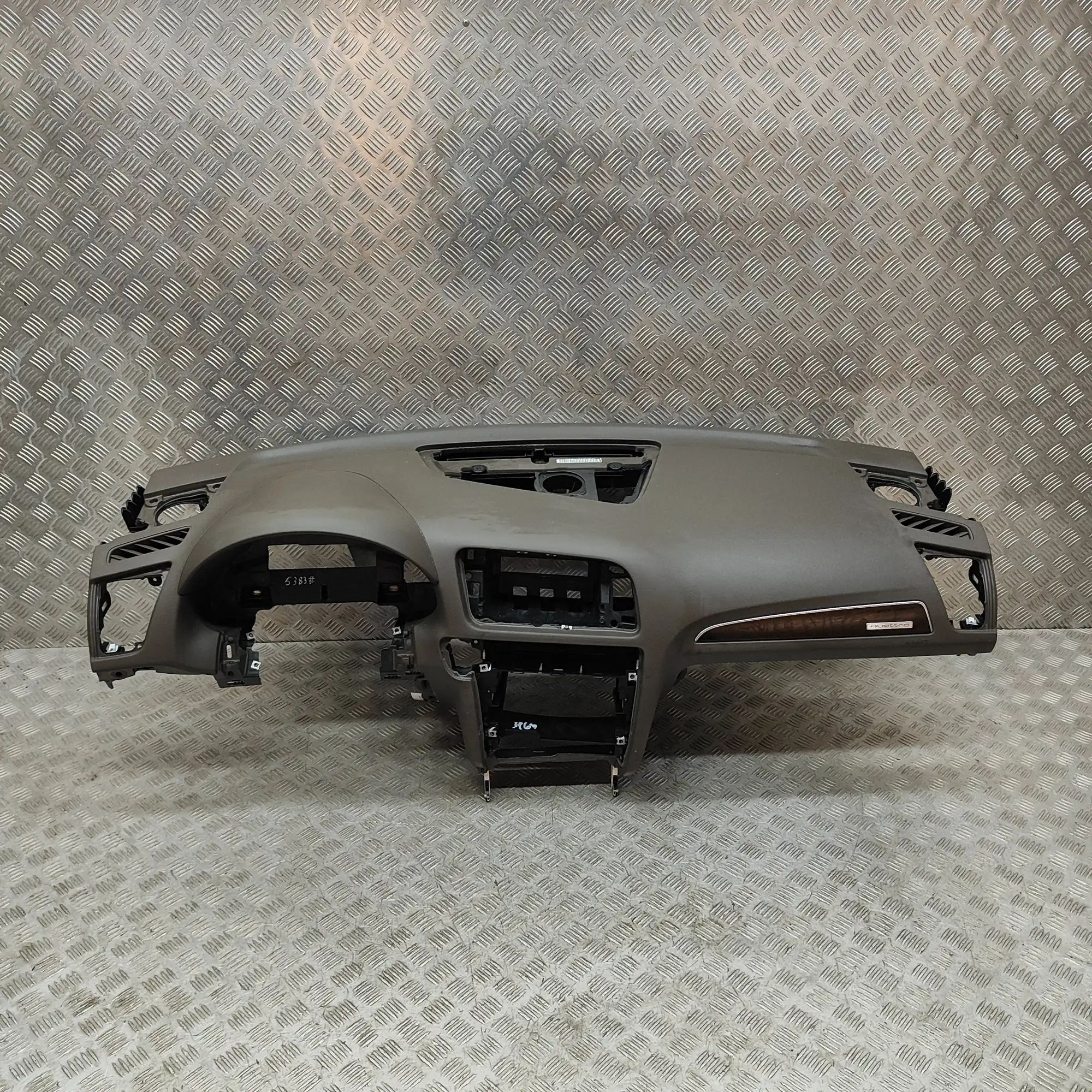 Audi Q5 (8R) Dashboard Dashboard — AUDI Q5 (8R) (2008-2017) — 8R185704...