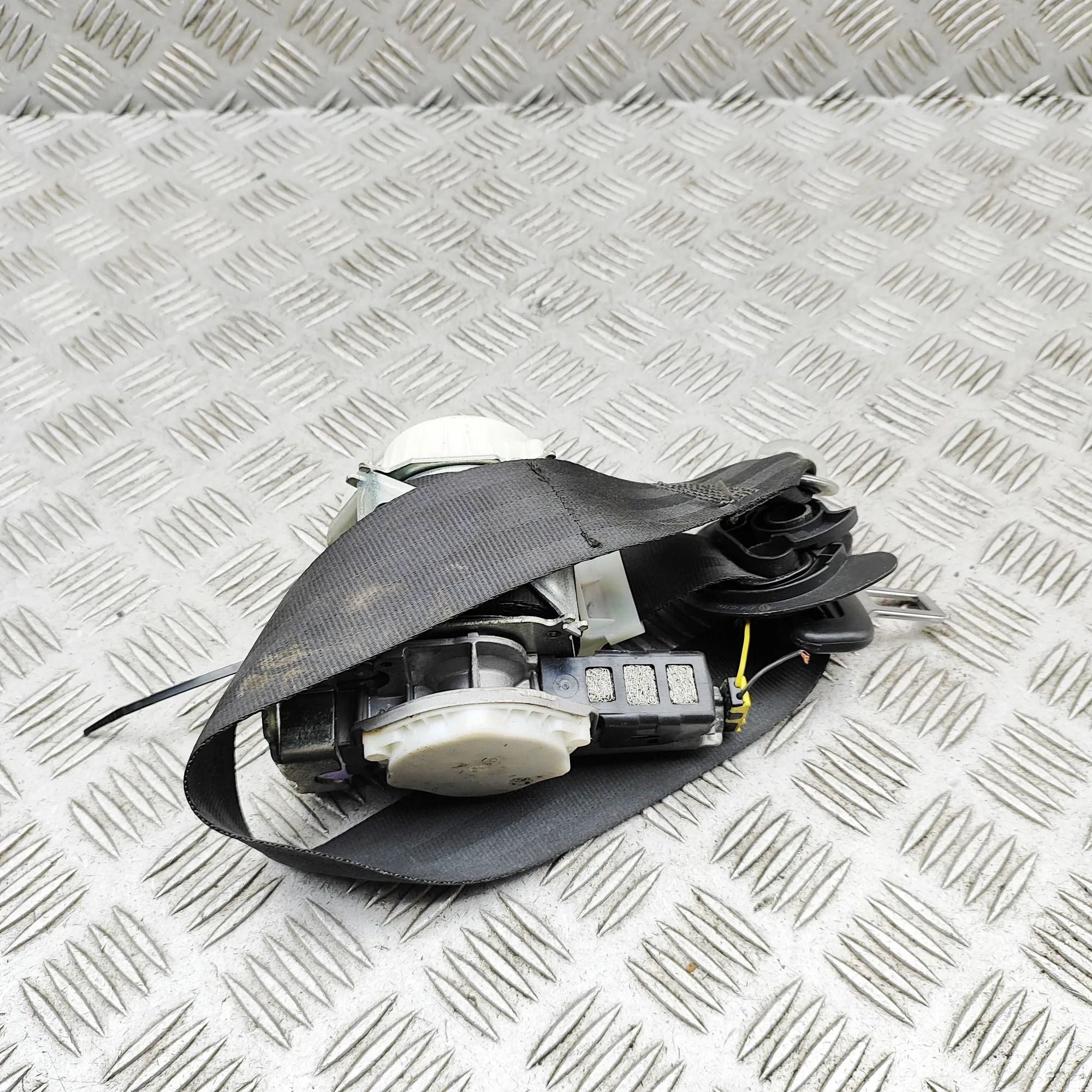 Volkswagen Jetta Front Left Seatbelt Front Left Seatbelt — VW JETTA (MK6 162, 163) (...