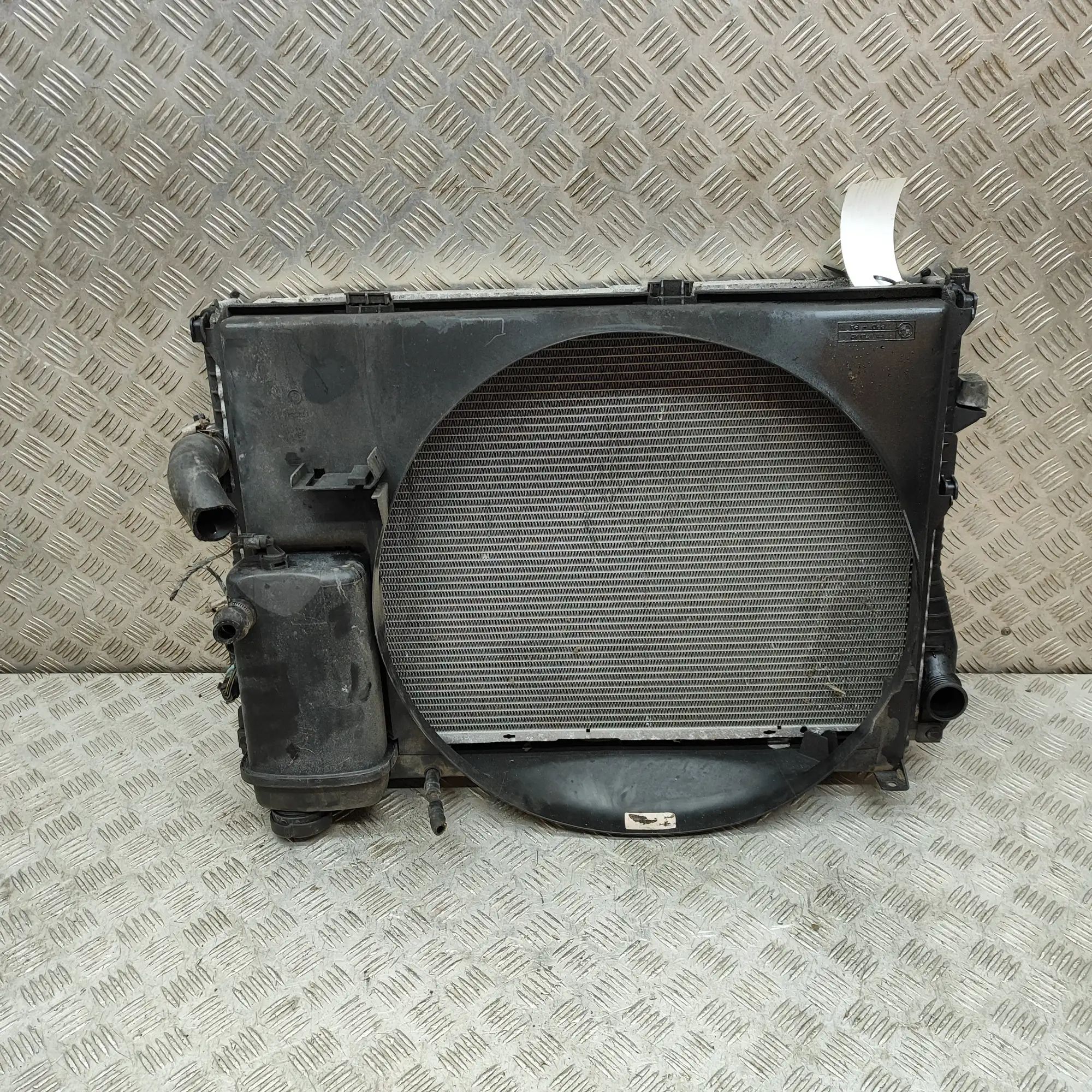 BMW 7 (E38) Cooling Radiator Cooling Radiator — BMW 7 (E38) (1994-2001) — 17...