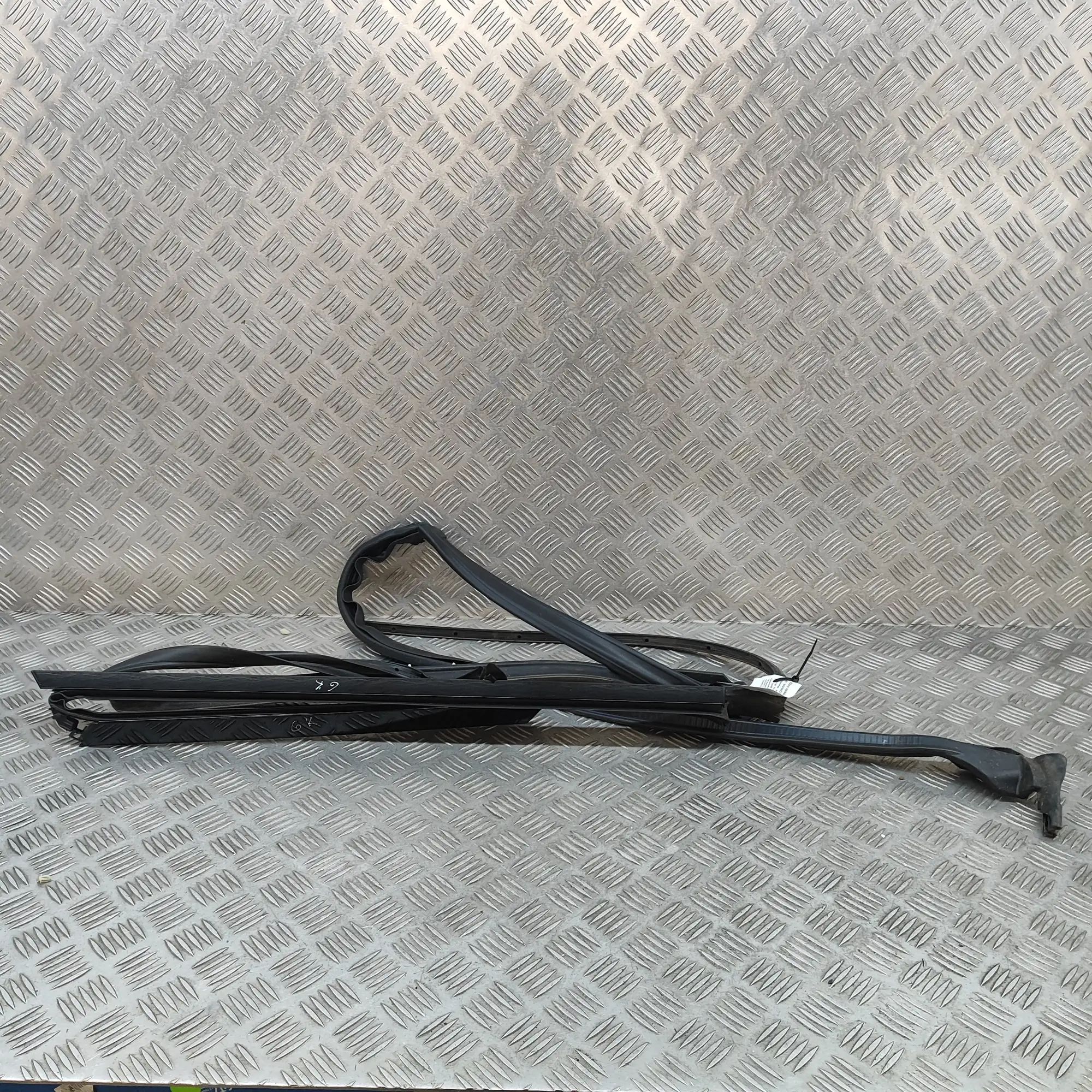 Land Rover Range Rover Sport (L461) Vertical door trim — rear — left Vertical door trim — rear — left — LAND ROVER R...