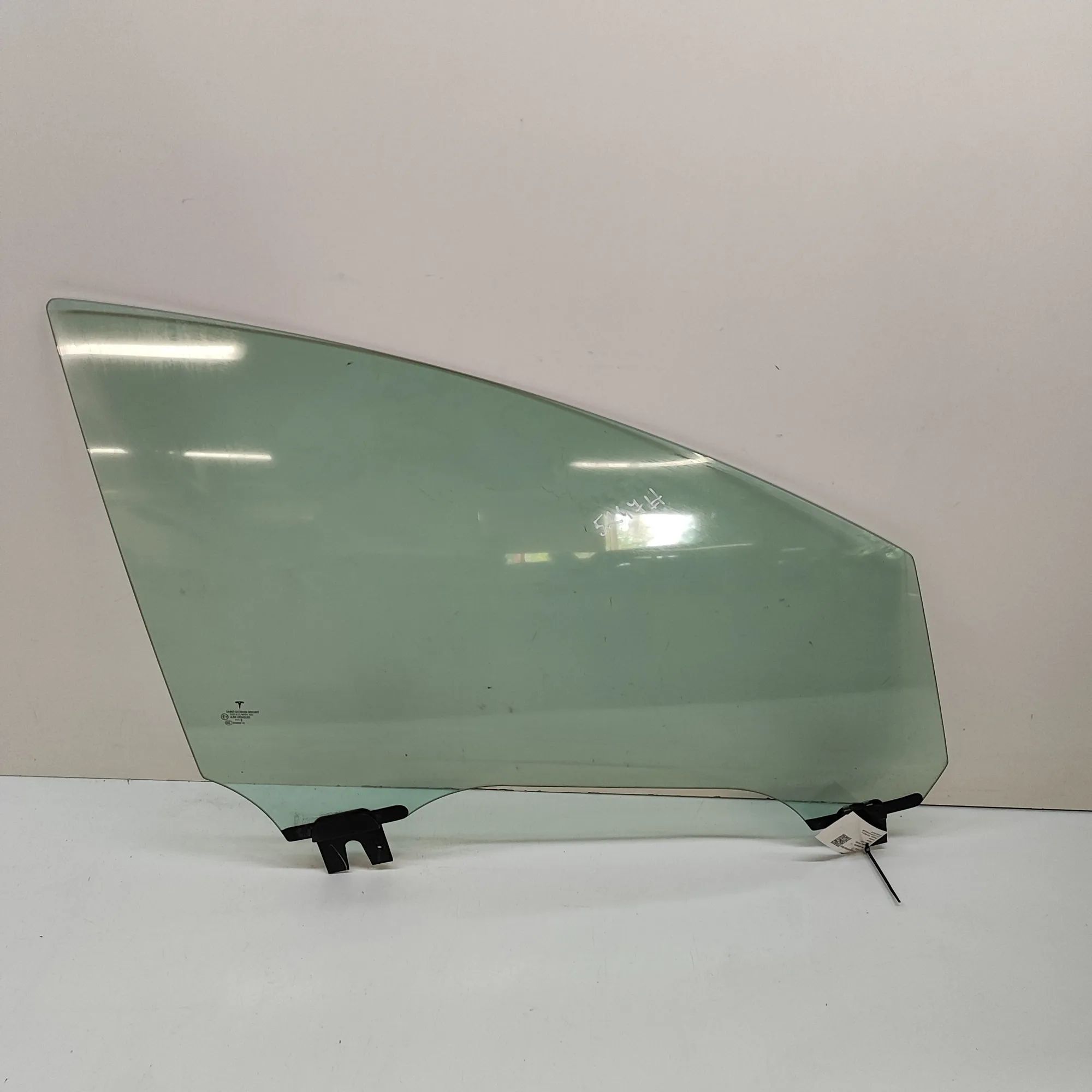 Tesla Model X Front Right Door Window Front Right Door Window — TESLA MODEL X (2013-....