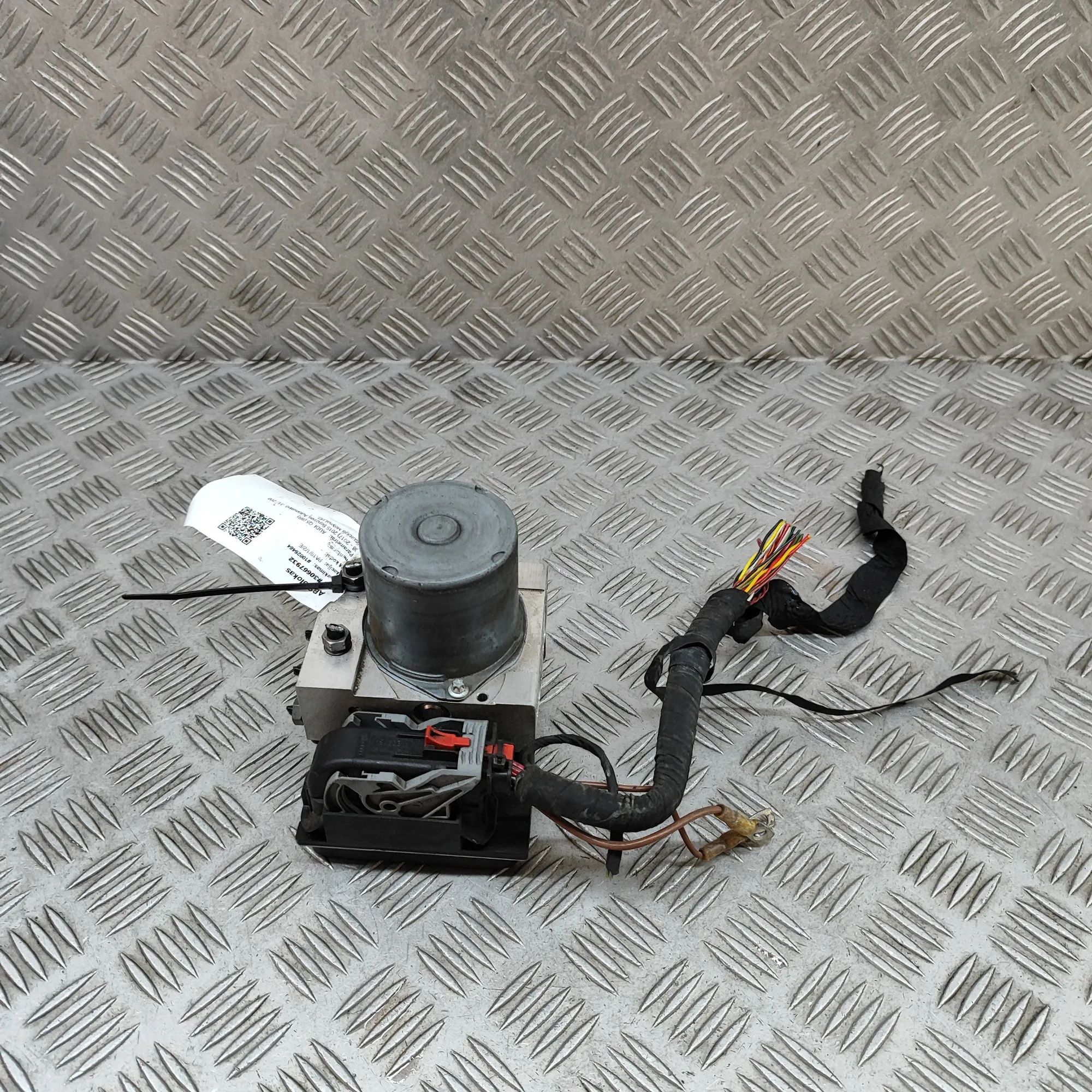 Audi Q5 (8R) ABS pump ABS Pump — AUDI Q5 (8R) (2008-2017) — 8R0907379...