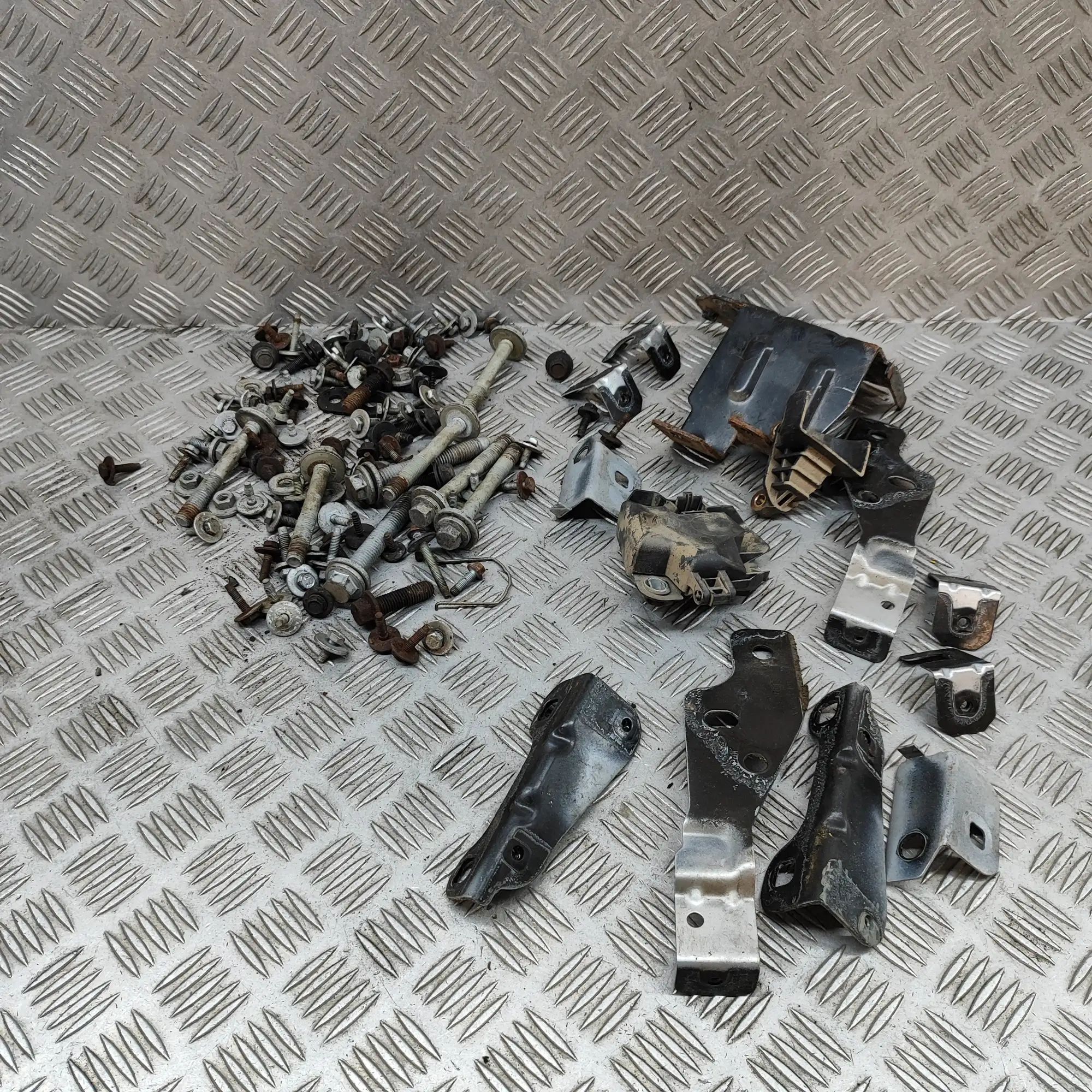 Land Rover Range Rover Velar Bolts Bolts — LAND ROVER RANGE ROVER VELAR (L560) (20...