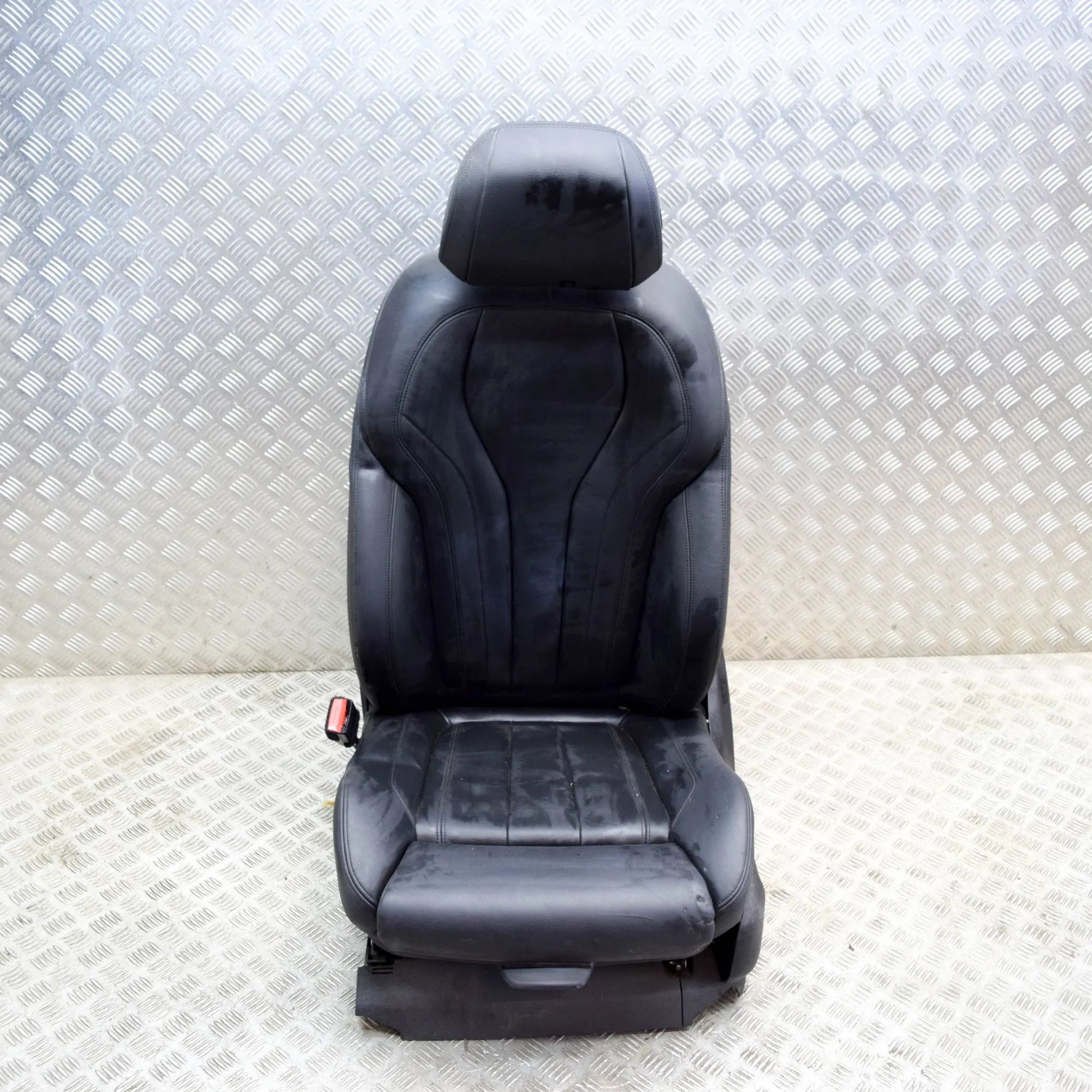 BMW X5 (F15) Front Left Seat Front left seat — BMW X5 (F15, F85) (2012-2018)...