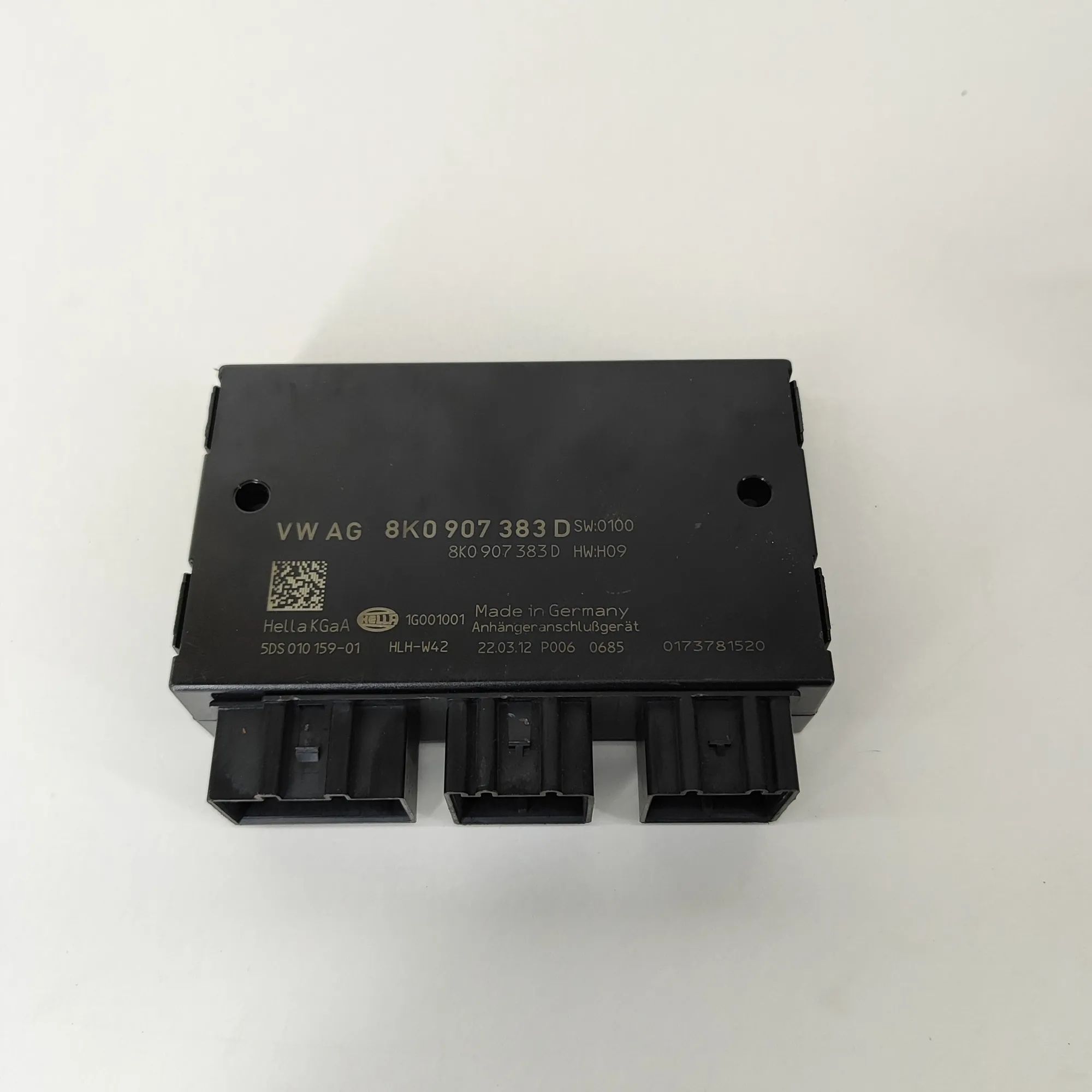 Audi A4 (B7) Tow Hook Control Unit Tow Hook Control Unit — AUDI A4 (Avant 8K5, B8)...