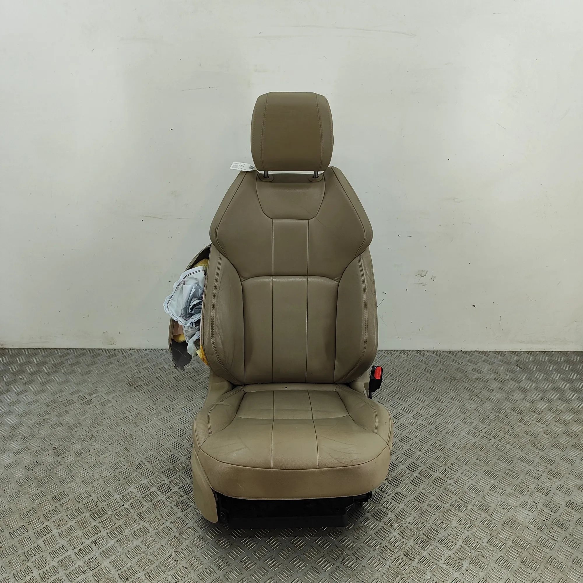Land Rover Range Rover Evoque Front Right Seat Front right seat — LAND ROVER RANGE ROVER EVOQU...