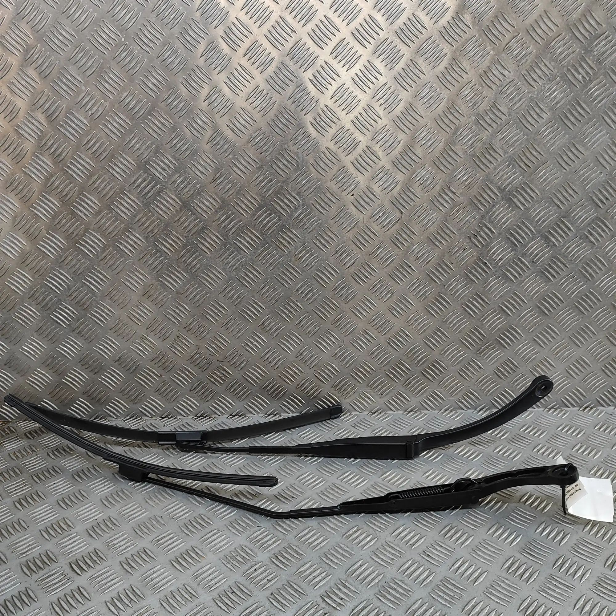 Honda HR-V / e:Ny1 Front Wiper Arms