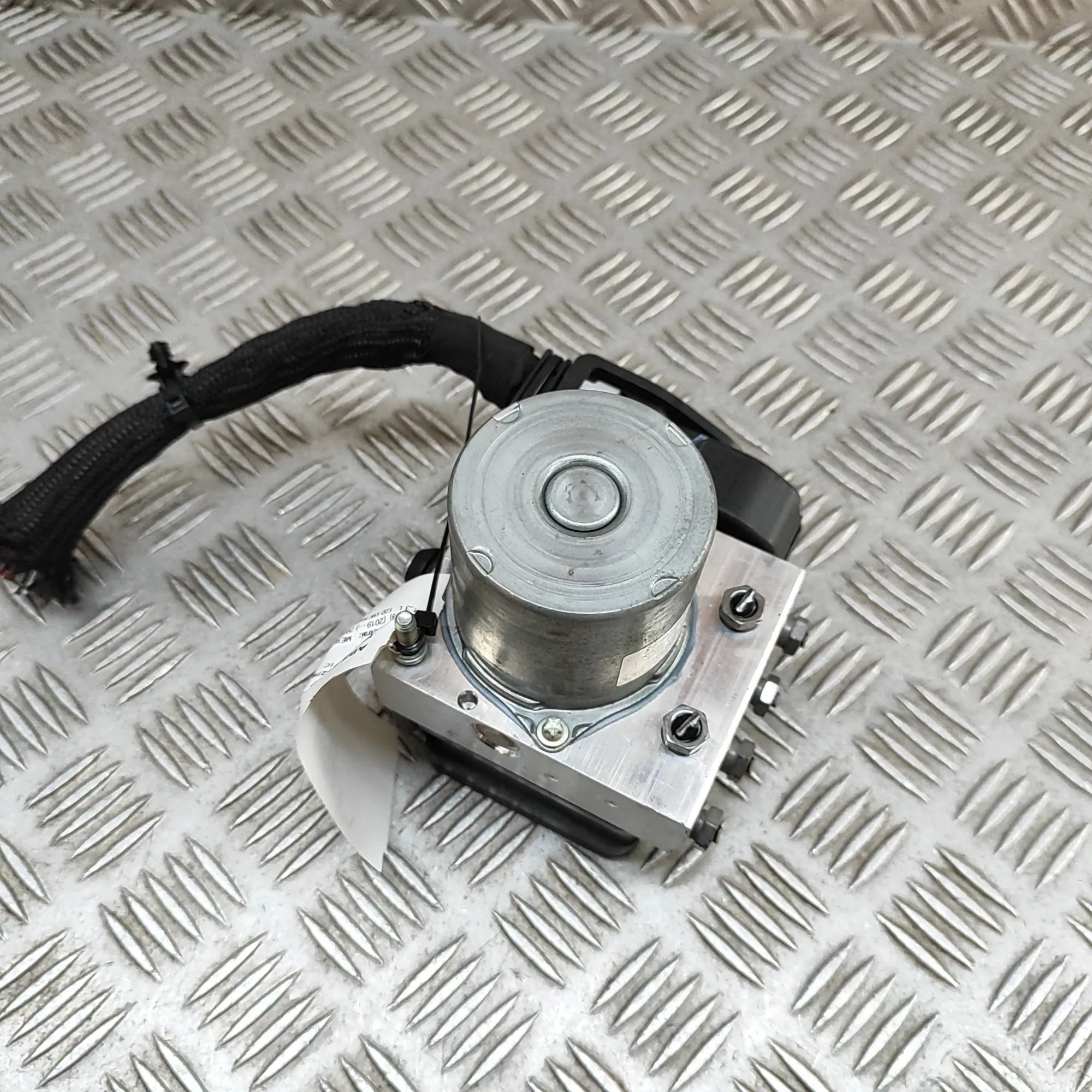 Mercedes-Benz CLA (C118) ABS hydraulic pump