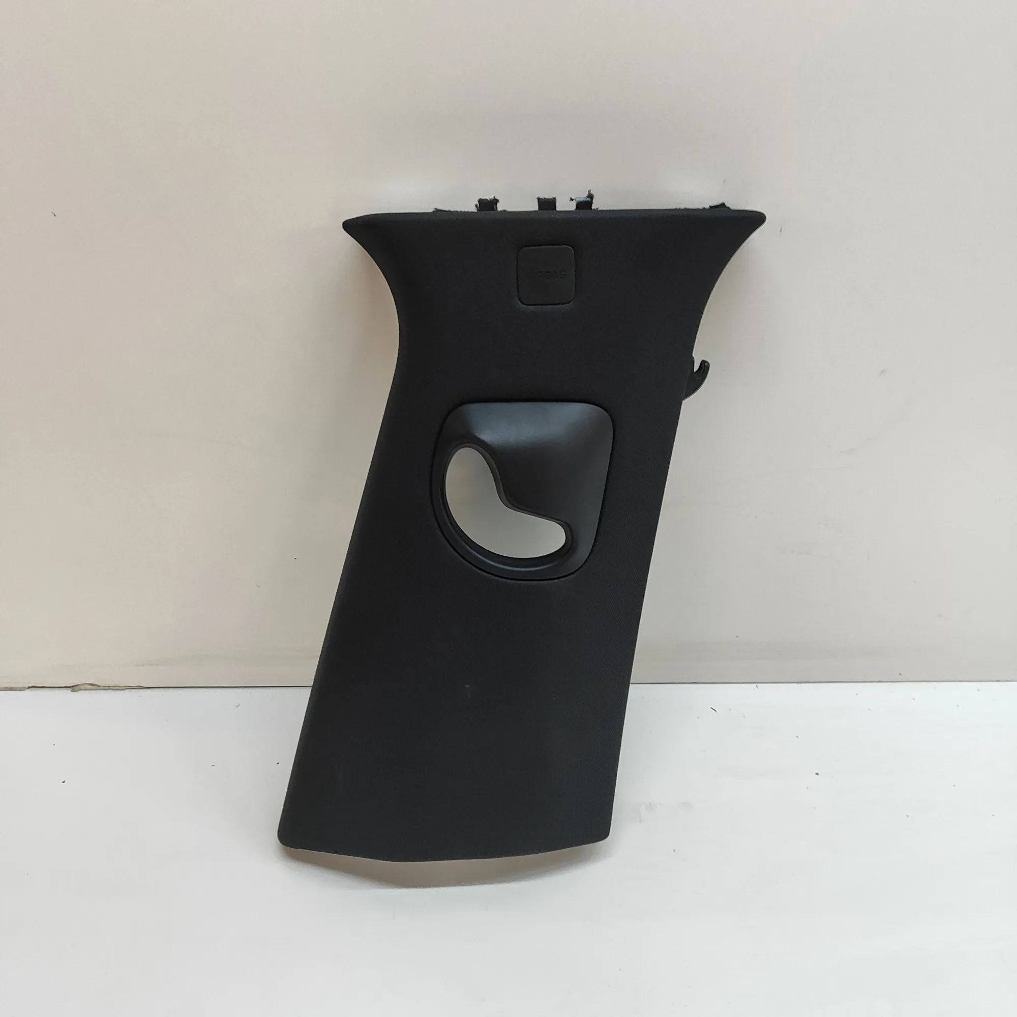 Land Rover Range Rover Sport (L461) B-pillar trim — right B-pillar trim — right — LAND ROVER RANGE ROVER ...