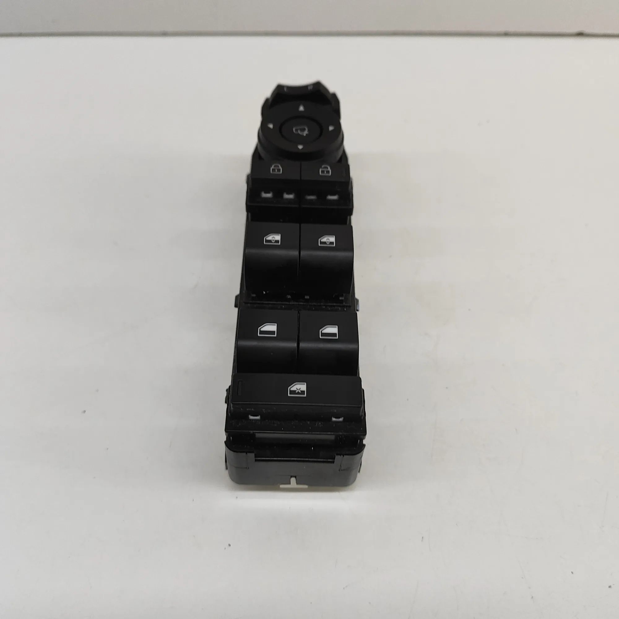 Hyundai Kona Door window switch — front right Door window switch — front right — HYUNDAI KONA...