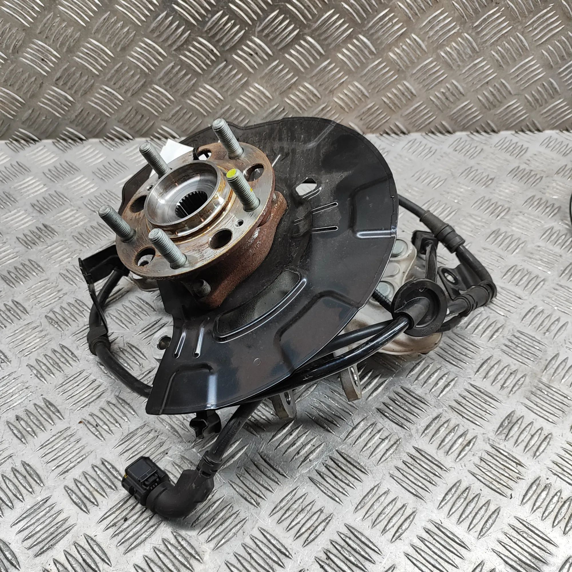 Kia Sportage Rear Left Wheel Hub Spindle Rear Left Wheel Hub Spindle — KIA SPORTAGE (V N...