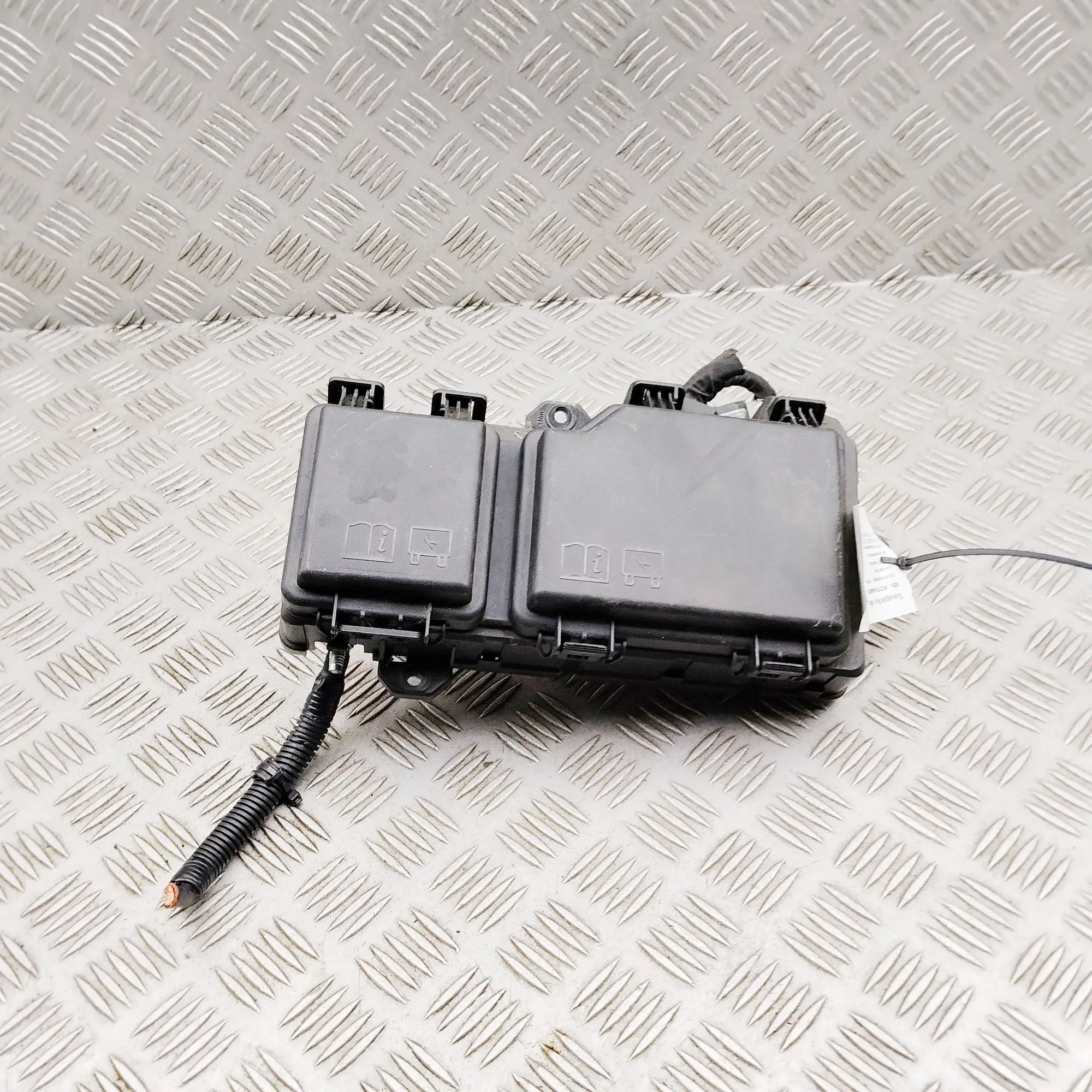 Land Rover Range Rover Evoque Fuse box Fuse box — LAND ROVER RANGE ROVER EVOQUE (L551)...