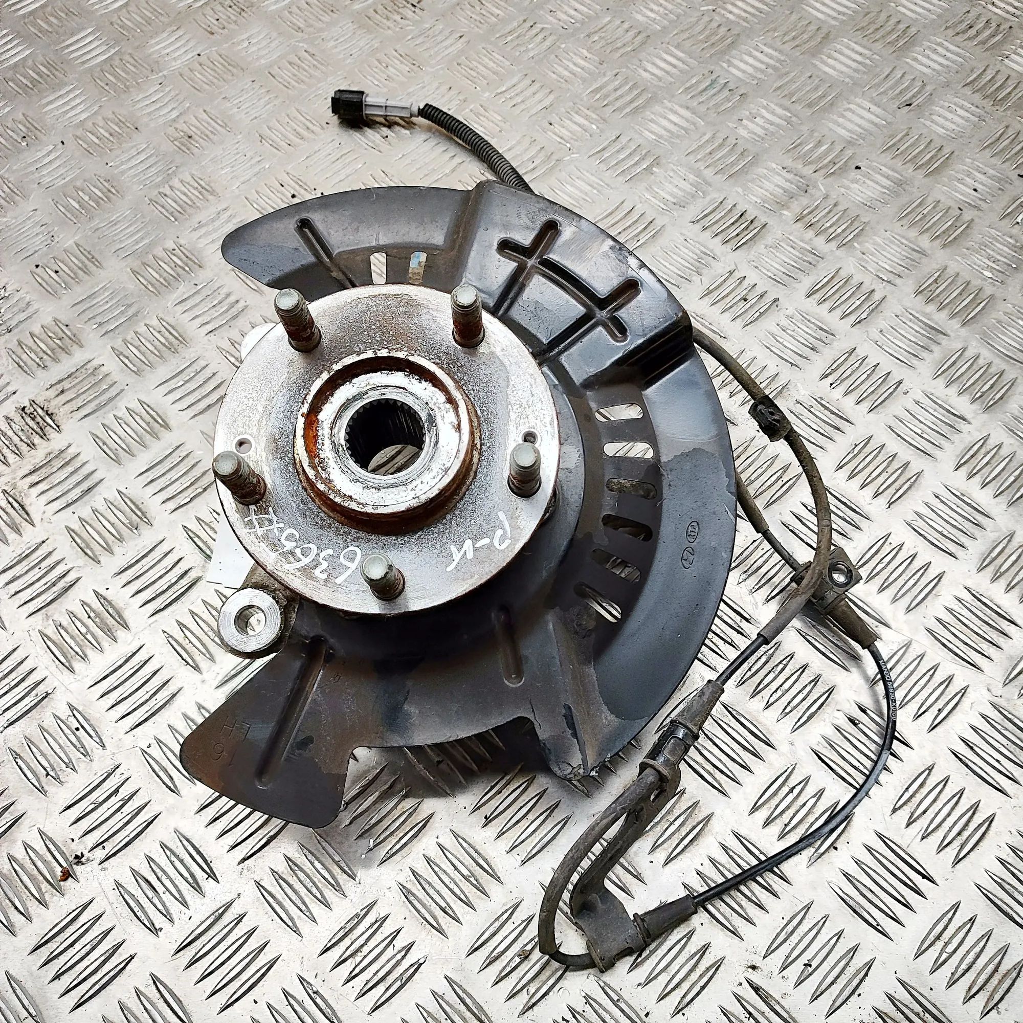 Kia Soul Front Left Wheel Hub Front Left Wheel Hub — KIA SOUL (III SK3) (2019...
